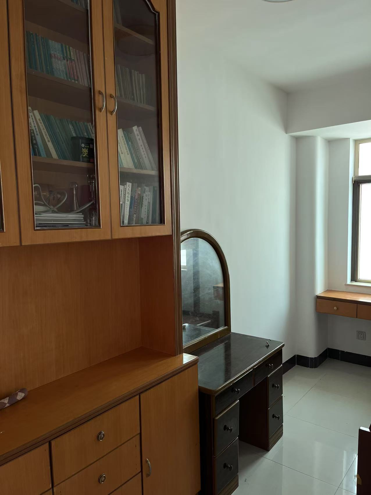 省人大机关住宅小区(海南省人大常委会机关住宅小区) 4室2厅2卫 4000.0元/月 省人大机关住宅小区(海南省人大常委会机关住宅小区) 4室2厅2卫 4000.0元/月室内图