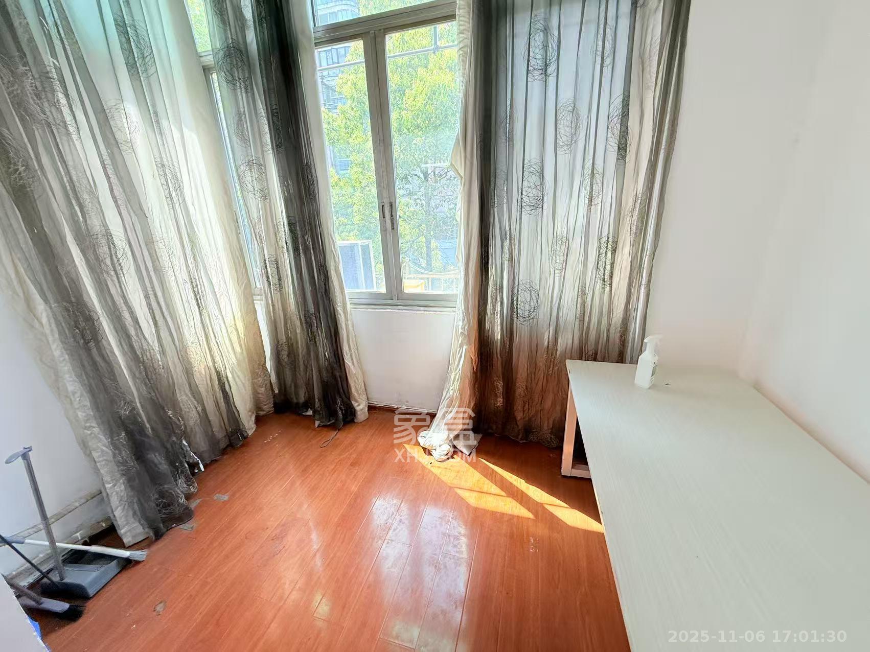 湖南第六工程有限公司机关小区(六公司机关大院) 1室1厅1卫 1300.0元/月 湖南第六工程有限公司机关小区(六公司机关大院) 1室1厅1卫 1300.0元/月室内图