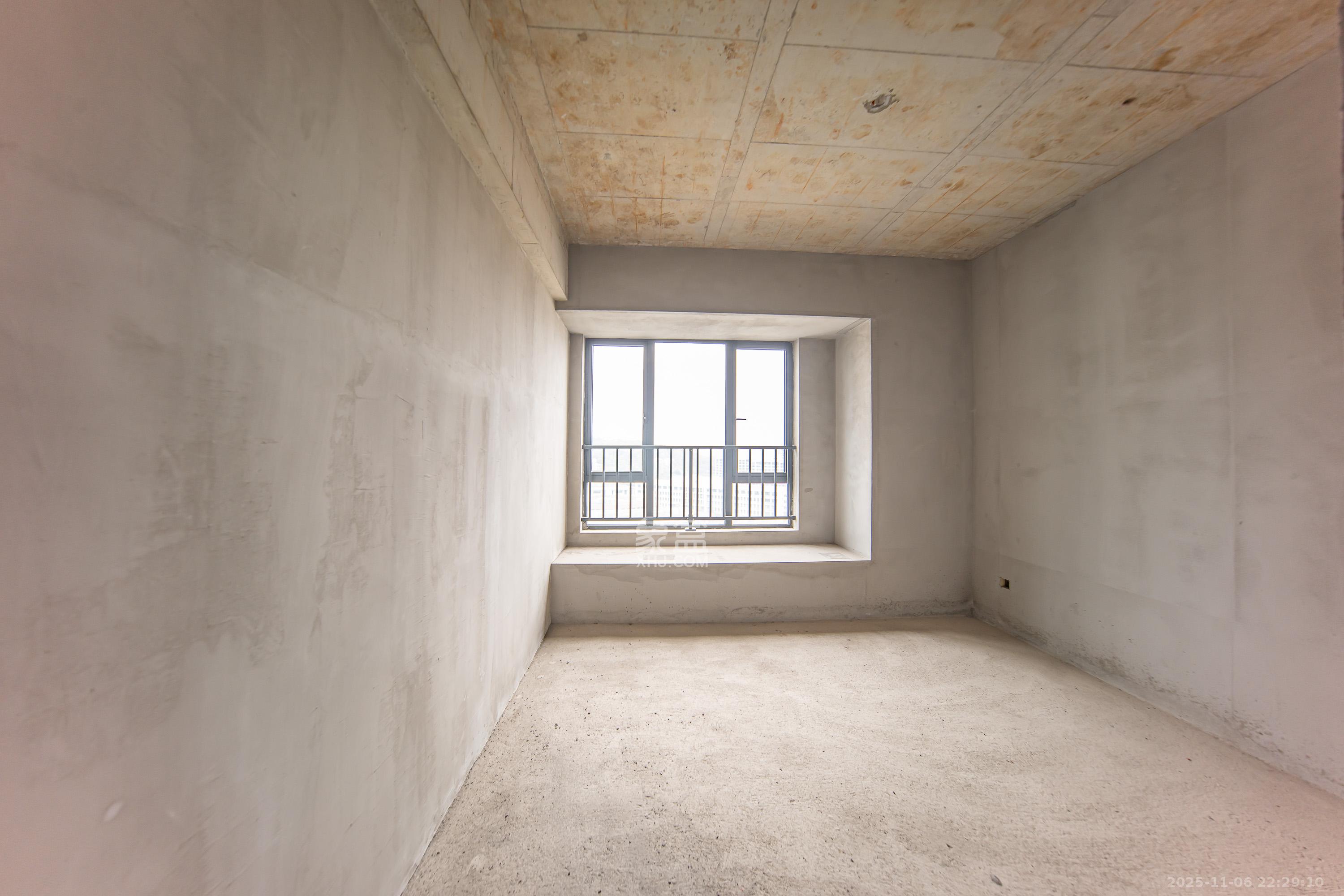 梦想麓隐桐溪  5室2厅3卫    368.0万卧室