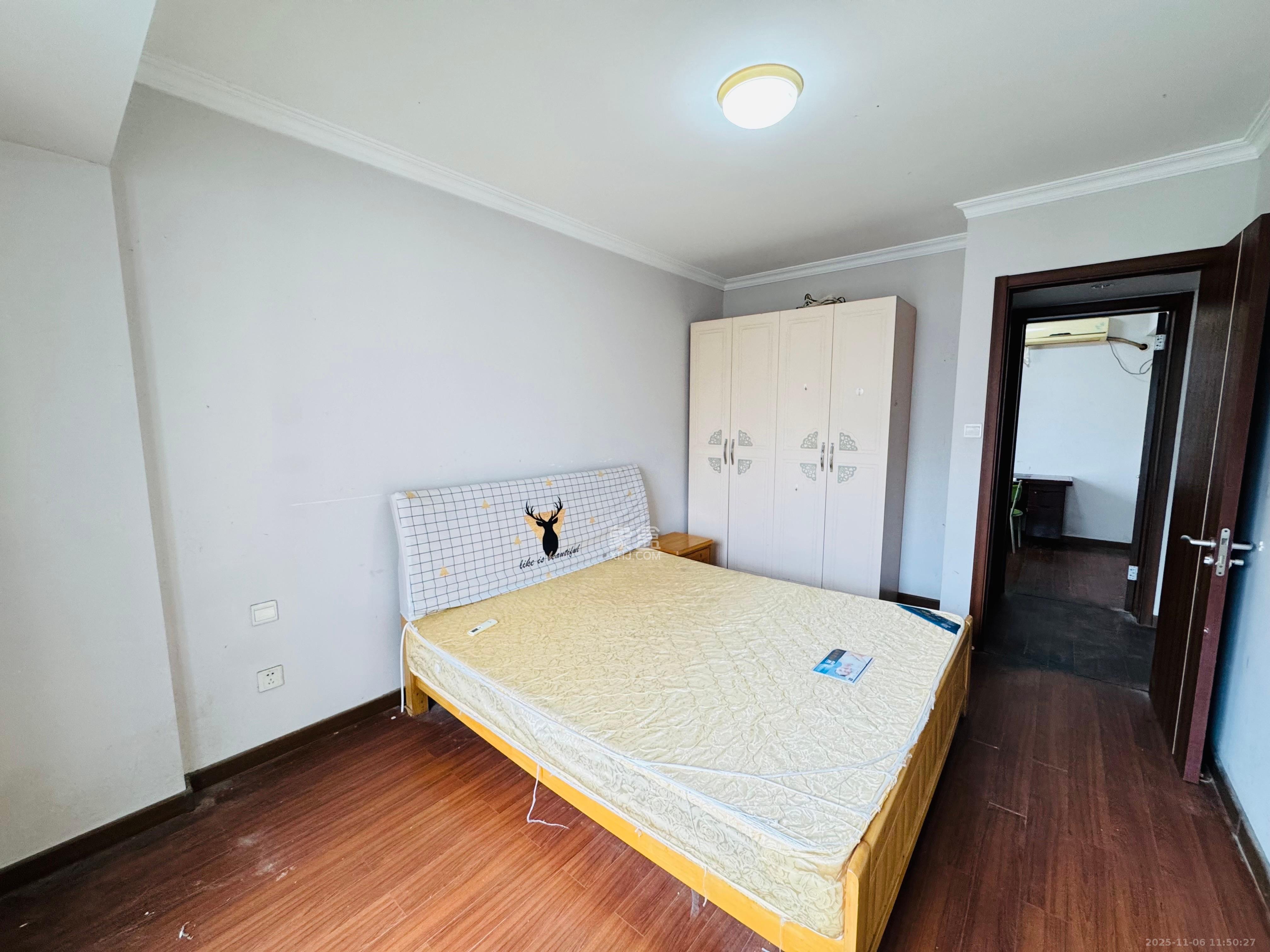 万科城市花园  3室2厅2卫    2400.0元/月室内图