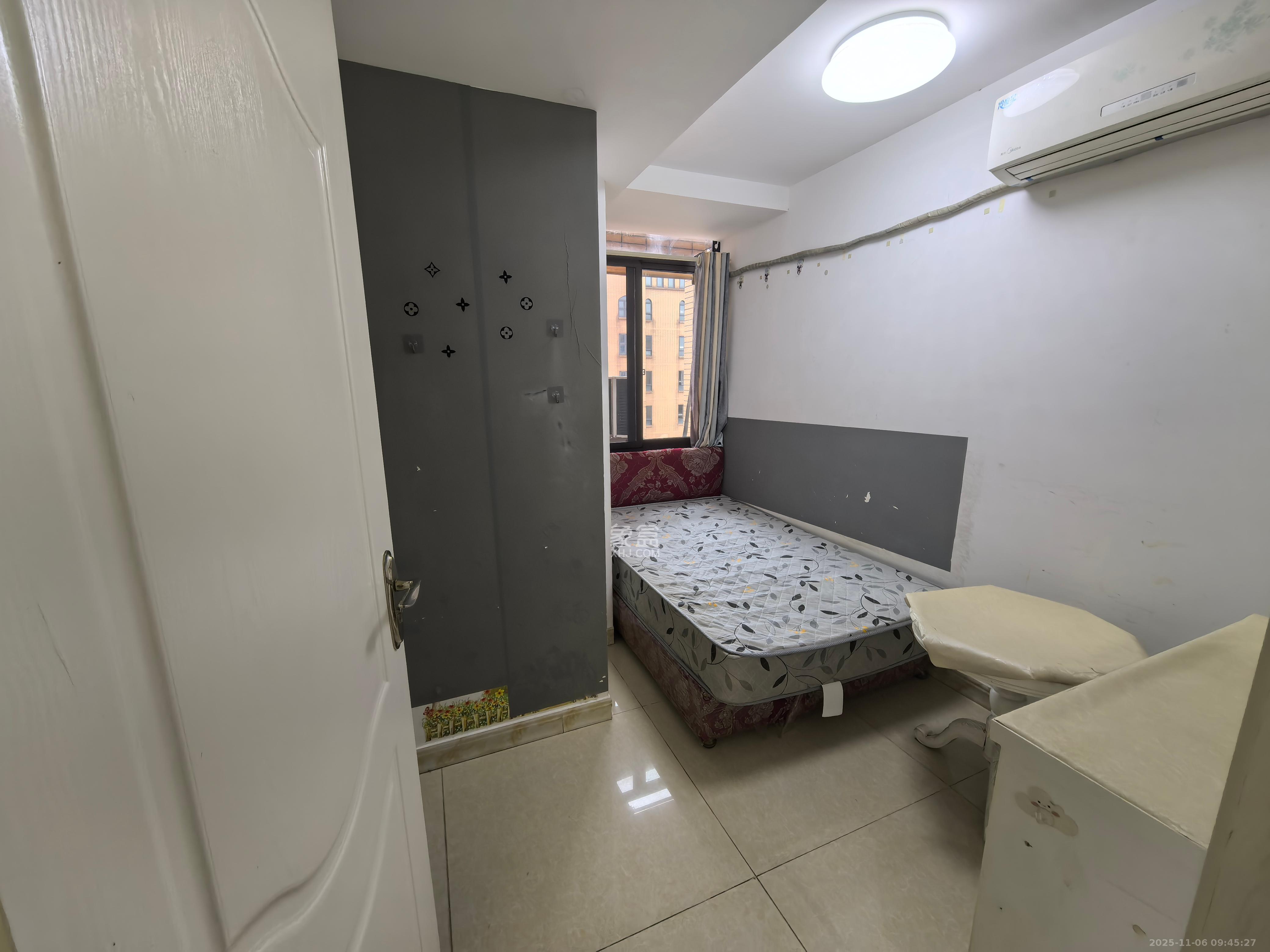 中信凯旋蓝岸(中信新城三期) 2室1厅1卫 1600.0元/月 中信凯旋蓝岸(中信新城三期) 2室1厅1卫 1600.0元/月室内图