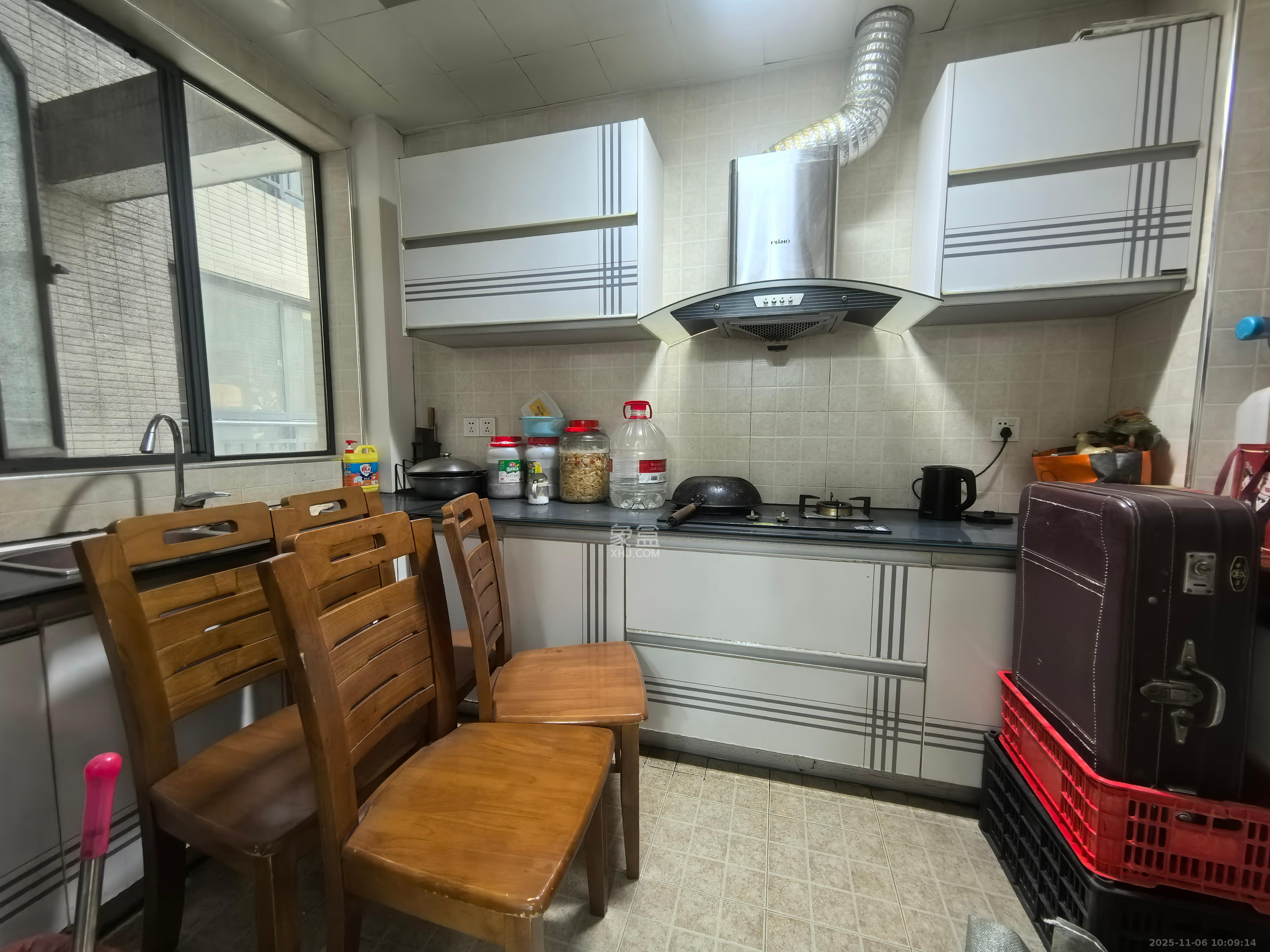 莱茵城  3室2厅1卫    2500.0元/月室内图