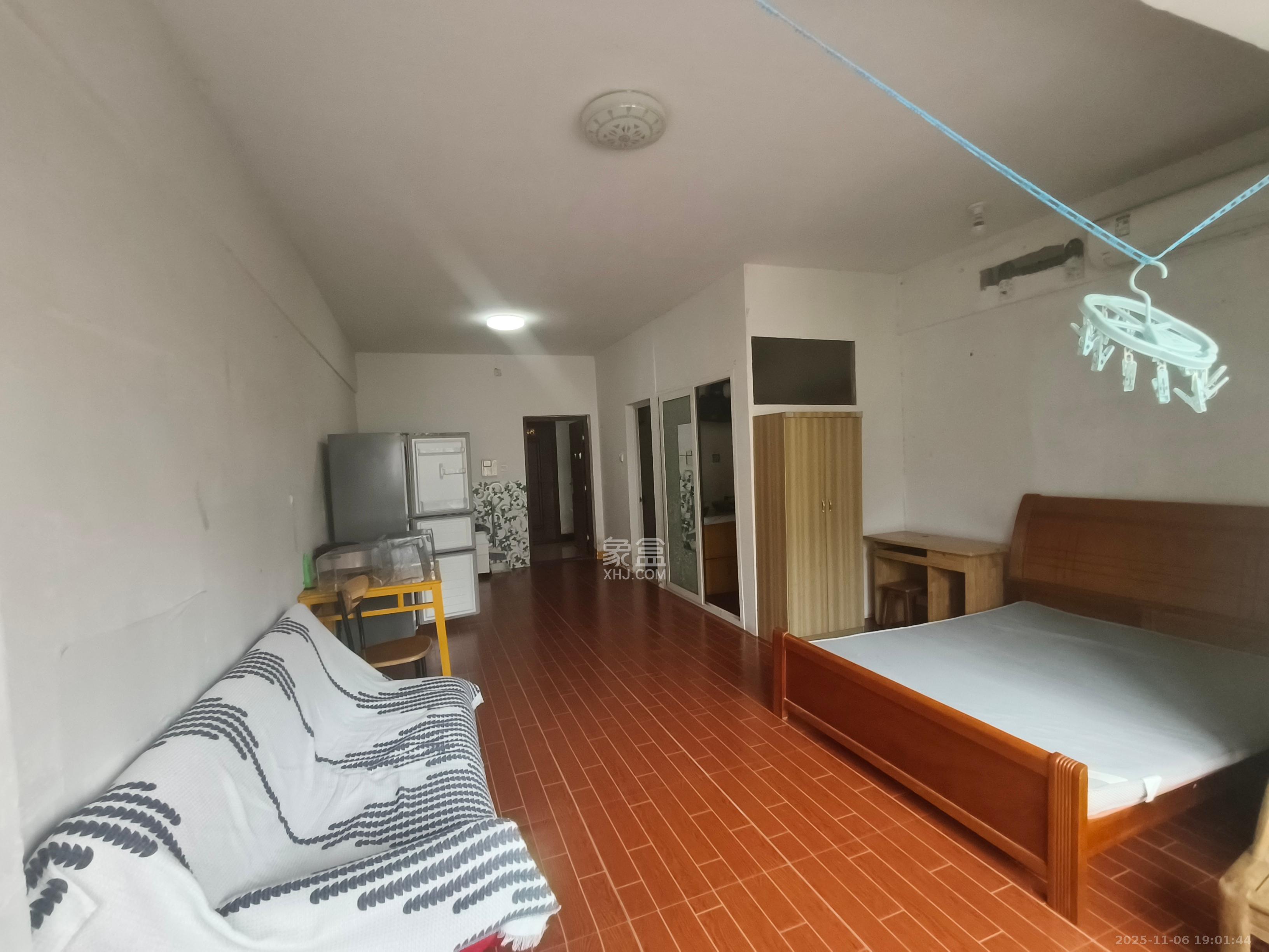 枫华府第  1室1厅1卫    900.0元/月室内图