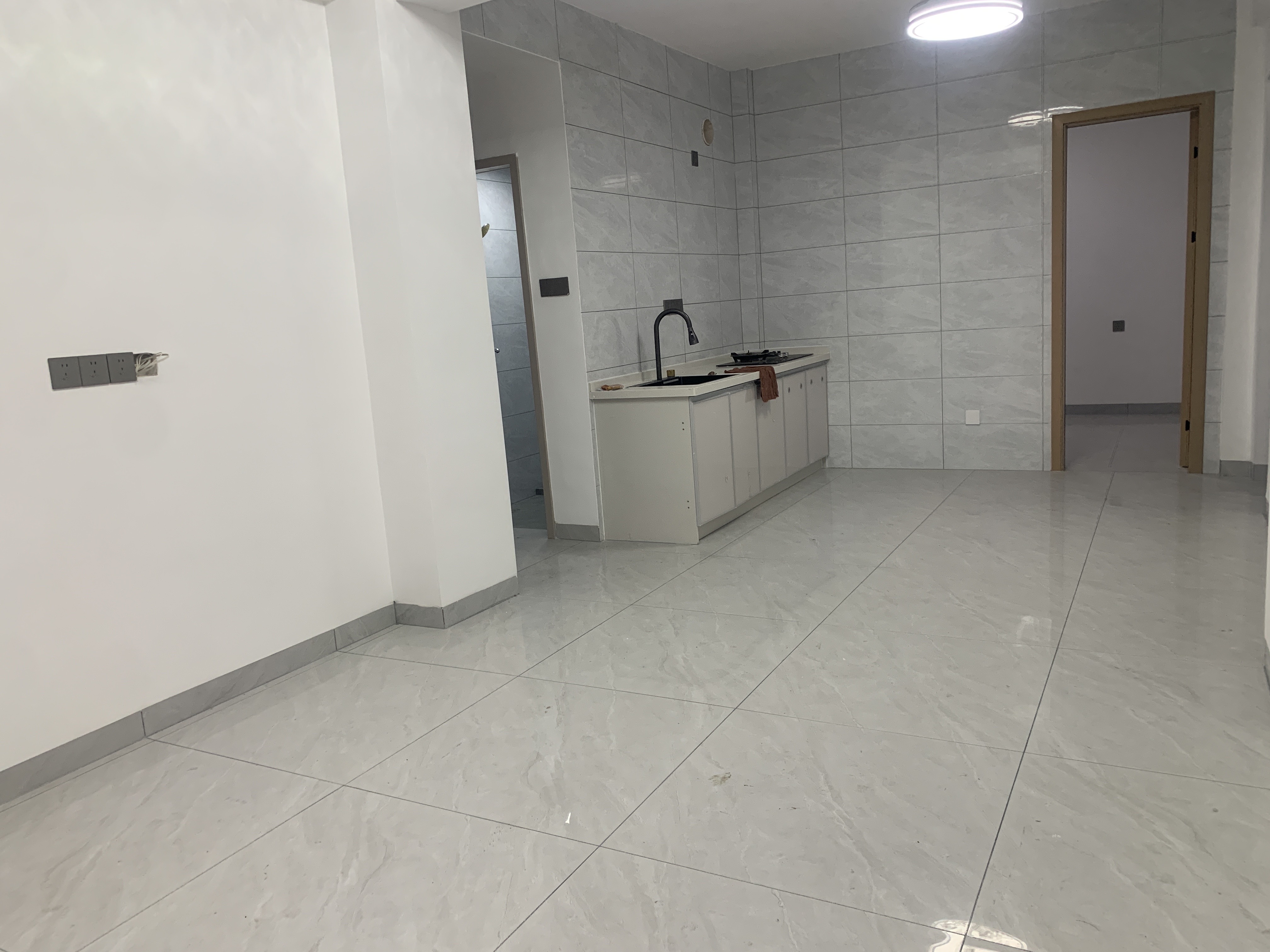 椰树小区  2室1厅1卫    75.0万客厅