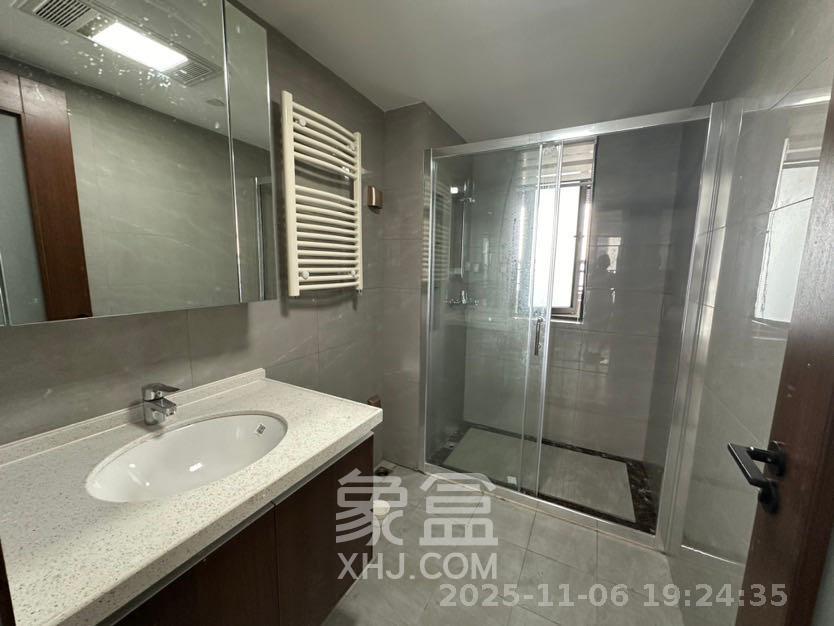 绿地长沙城际空间站（柏仕佳苑）  3室2厅2卫    3800.0元/月室内图