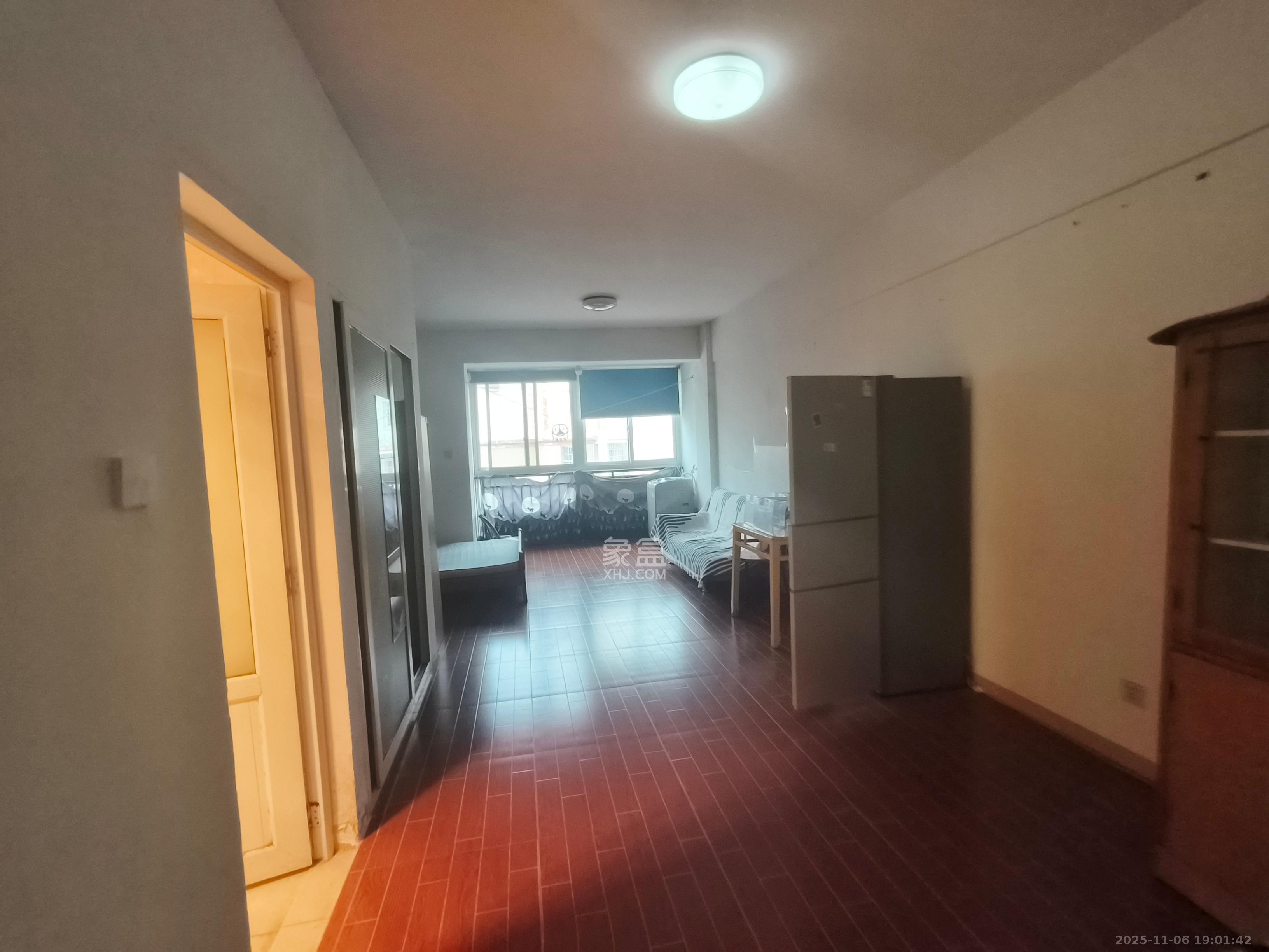 枫华府第  1室1厅1卫    900.0元/月室内图