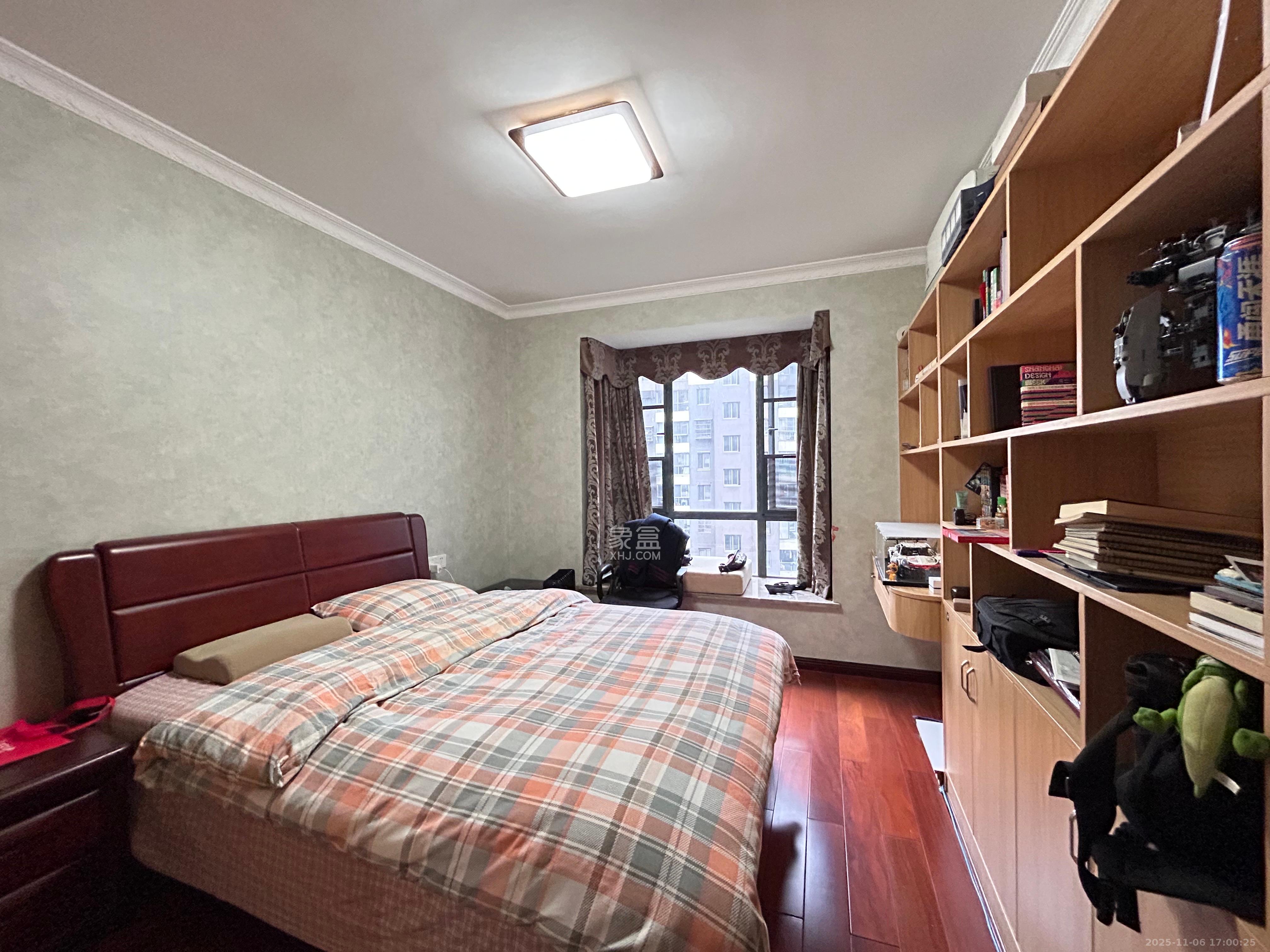 西子花苑  3室2厅2卫    3500.0元/月室内图