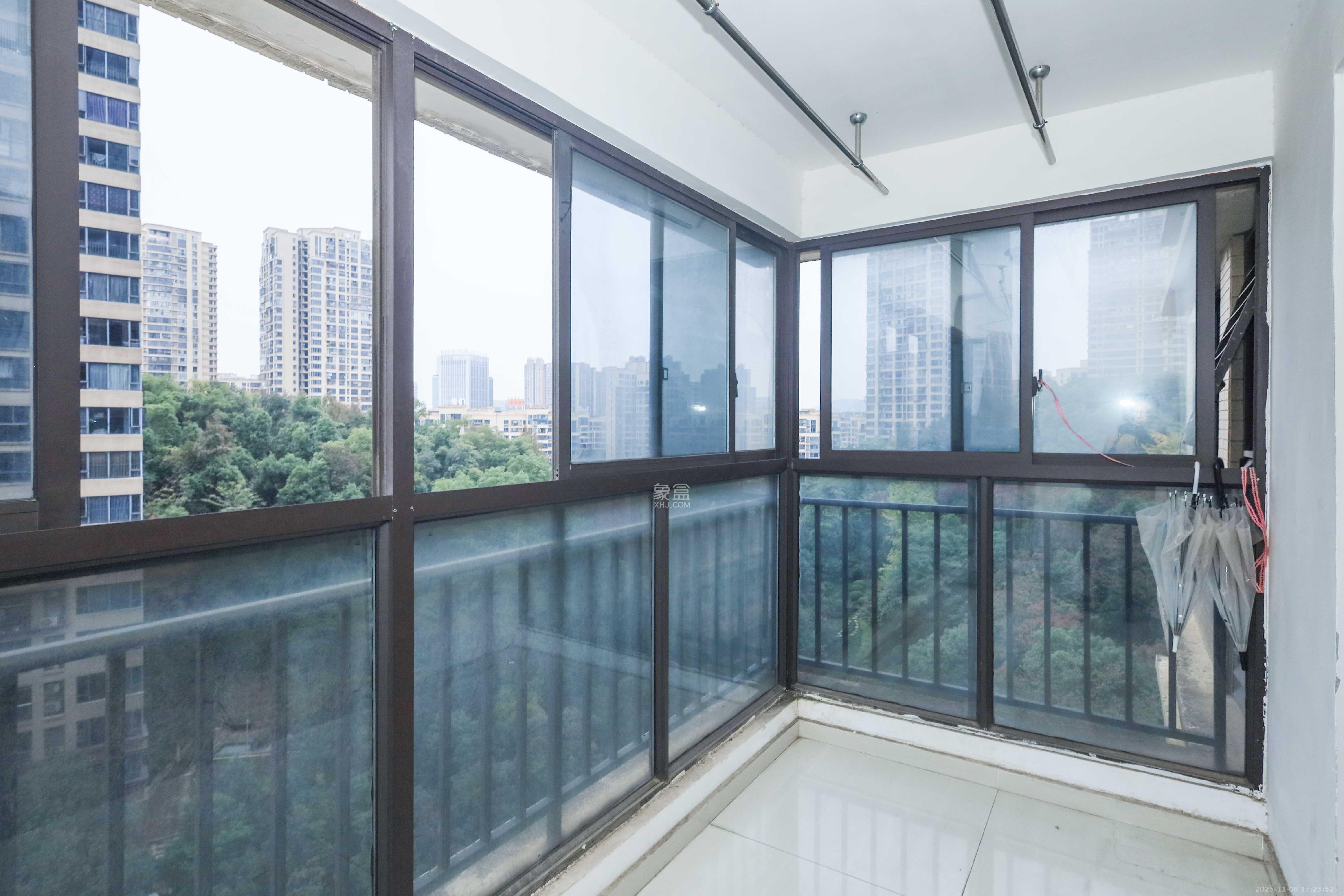 保利麓谷林语F区 4室2厅2卫 120.0万 保利麓谷林语F区 4室2厅2卫 120.0万阳台