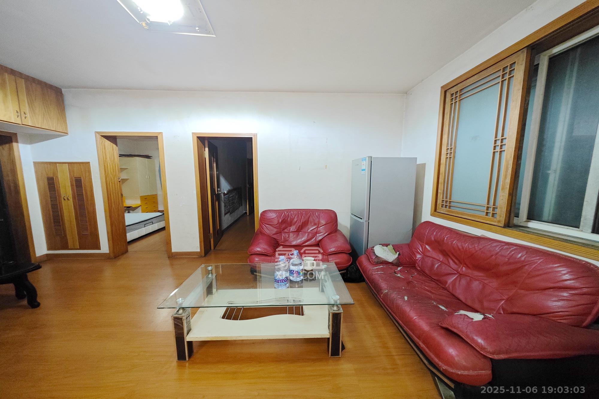 狮子山一片  3室1厅1卫    42.8万客厅