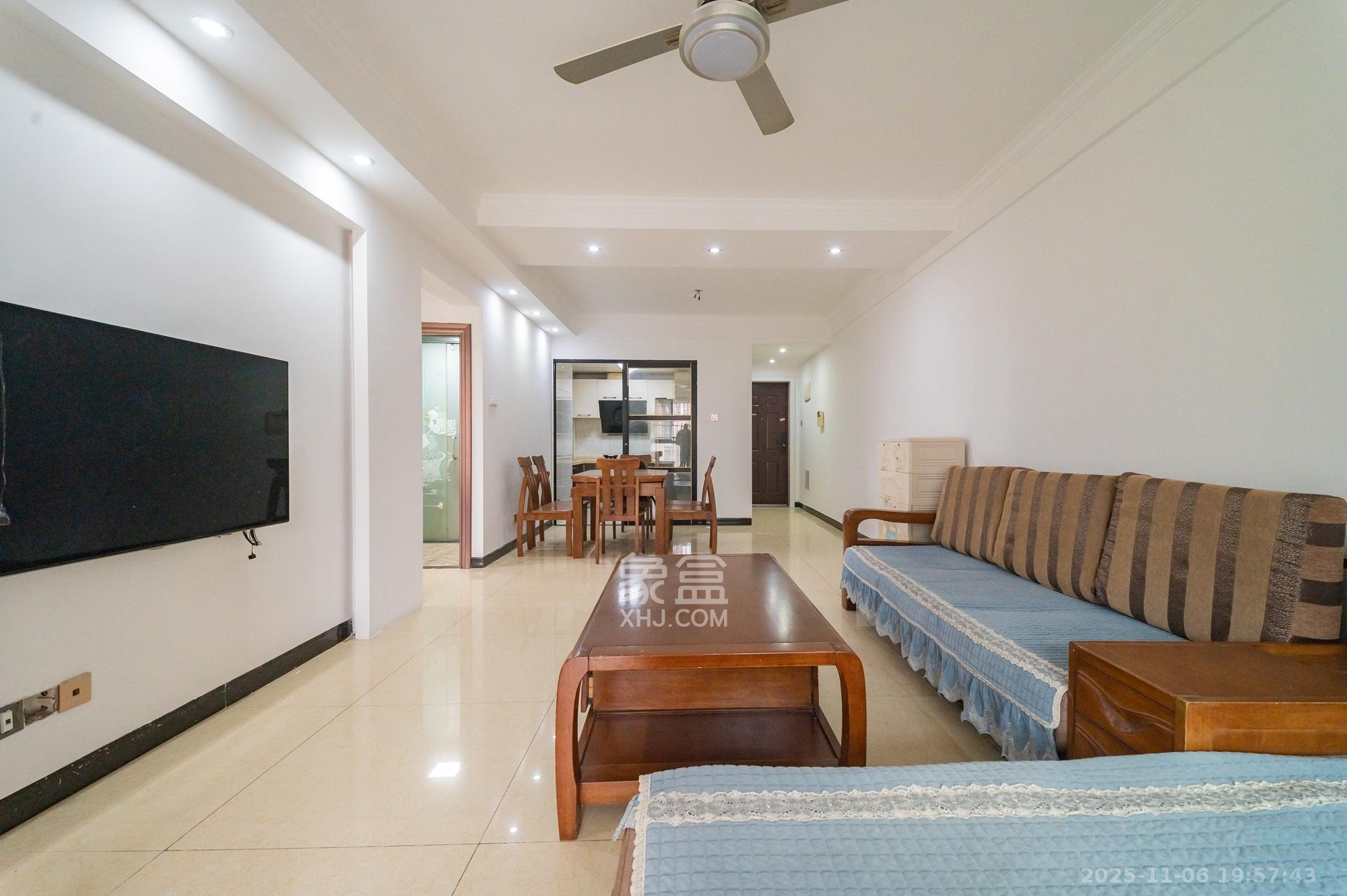 华润凤凰城三期 3室2厅1卫 78.8万 华润凤凰城三期 3室2厅1卫 78.8万客厅