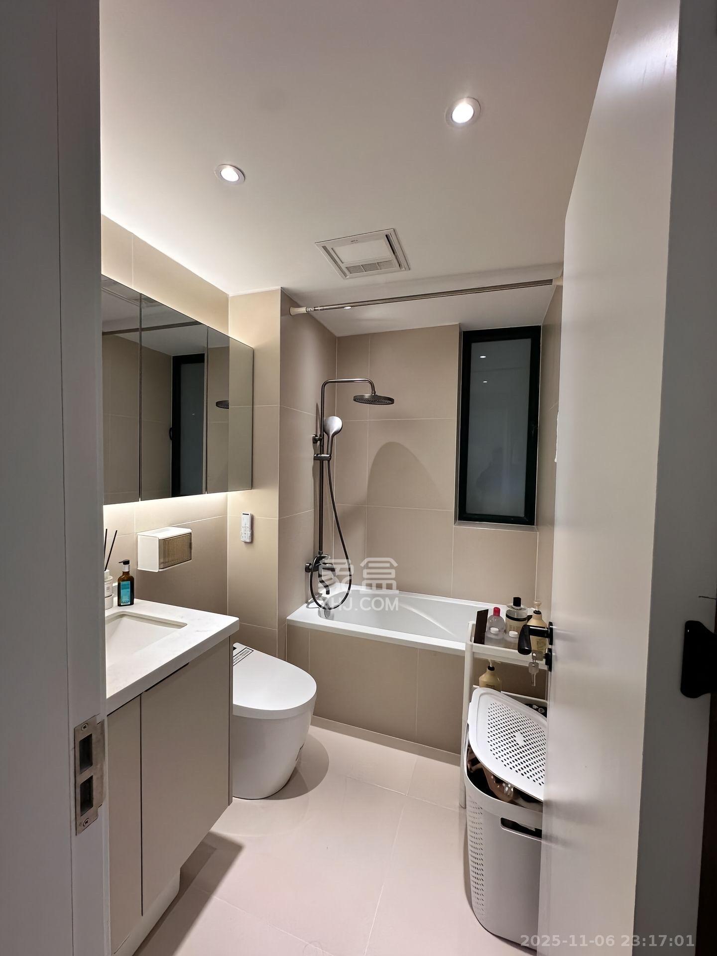 明城国际  1室2厅1卫    7500.0元/月