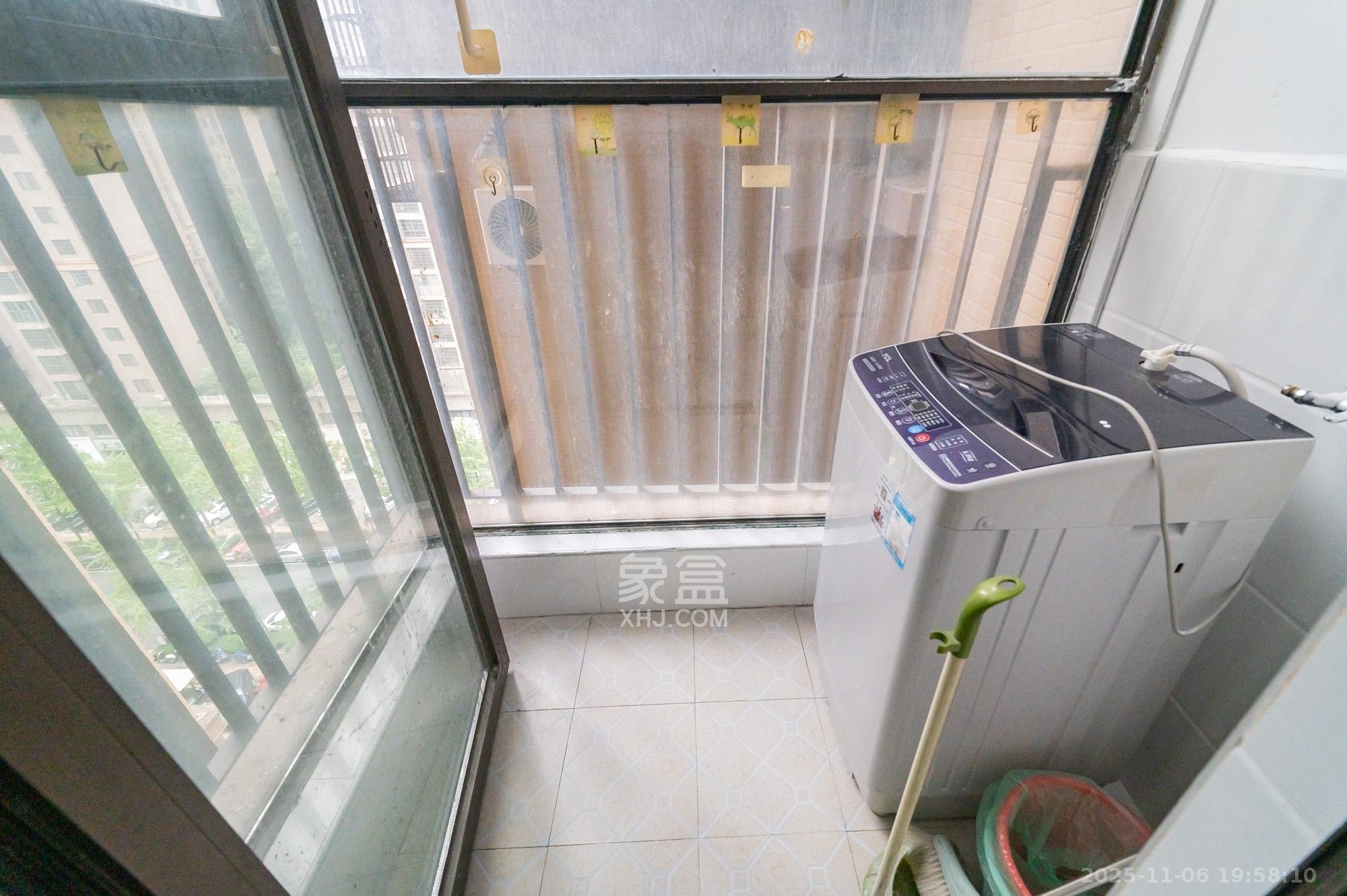 华润凤凰城三期  3室2厅2卫    85.0万厨房