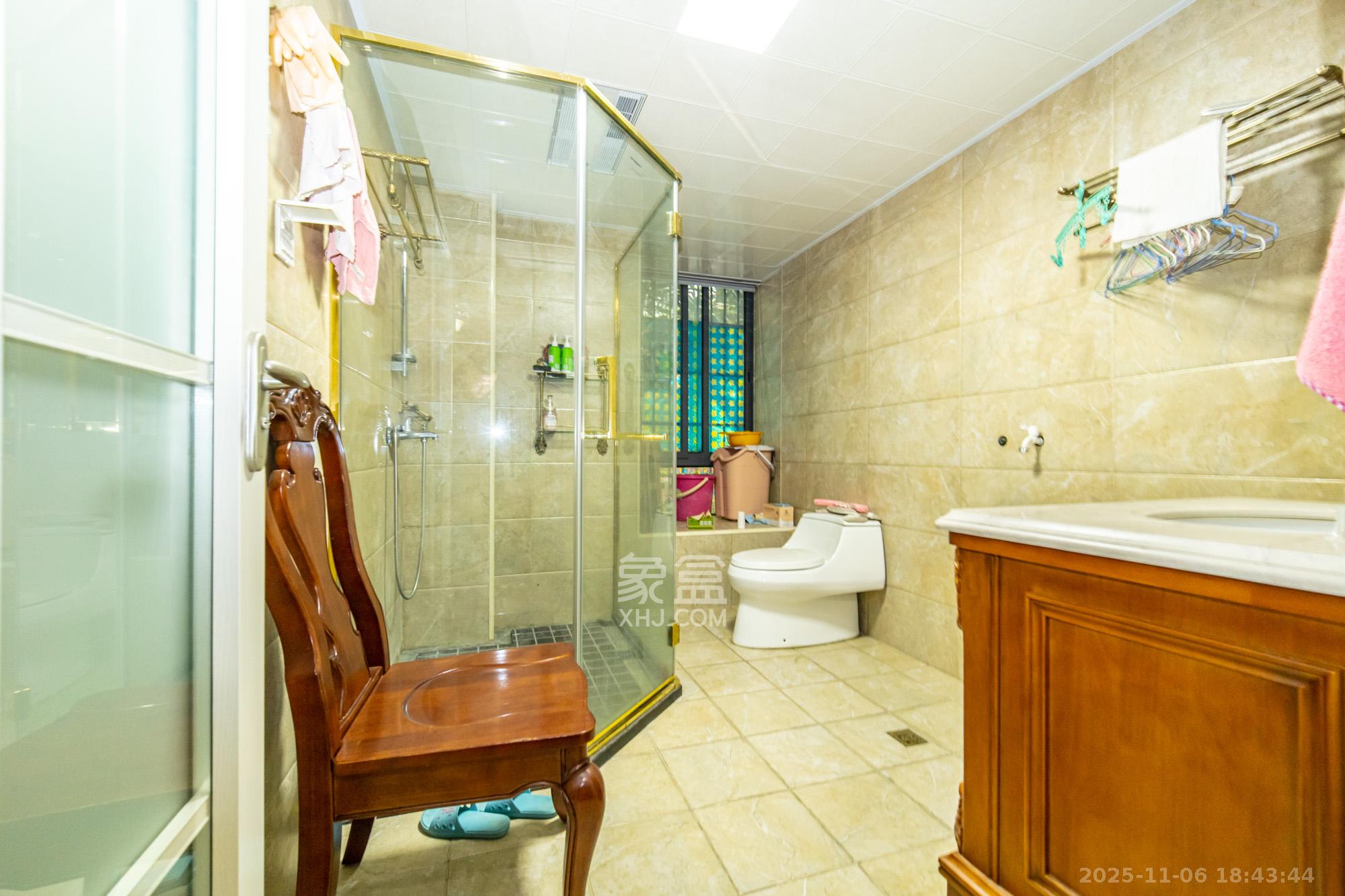 恒基凯旋门一二期 4室2厅2卫 158.0万 恒基凯旋门一二期 4室2厅2卫 158.0万卫生间