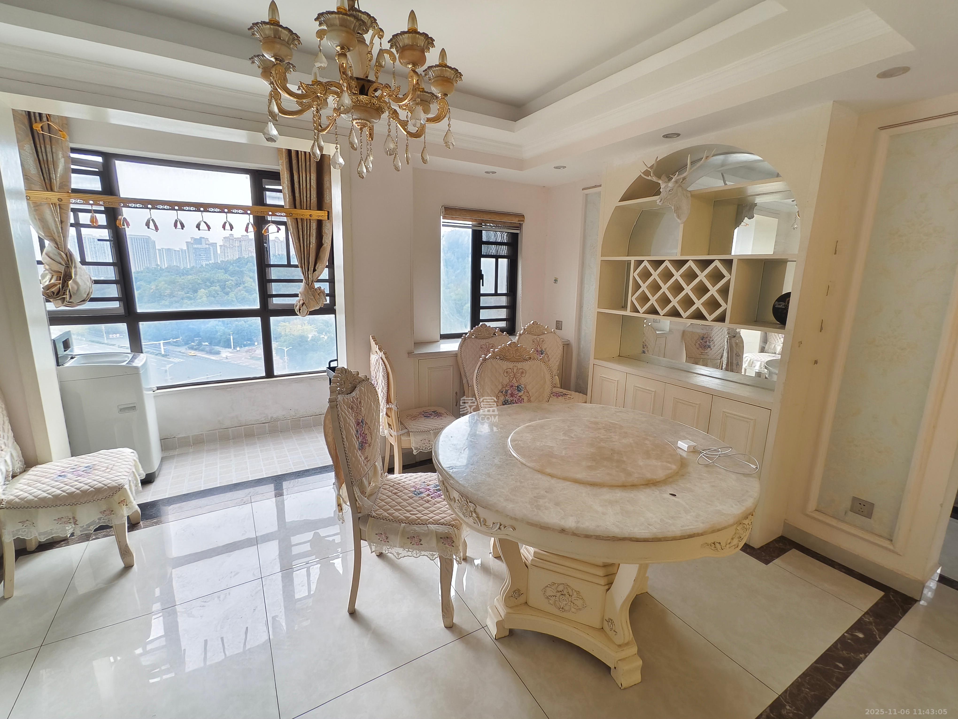 山语城三期  3室2厅2卫    2300.0元/月室内图