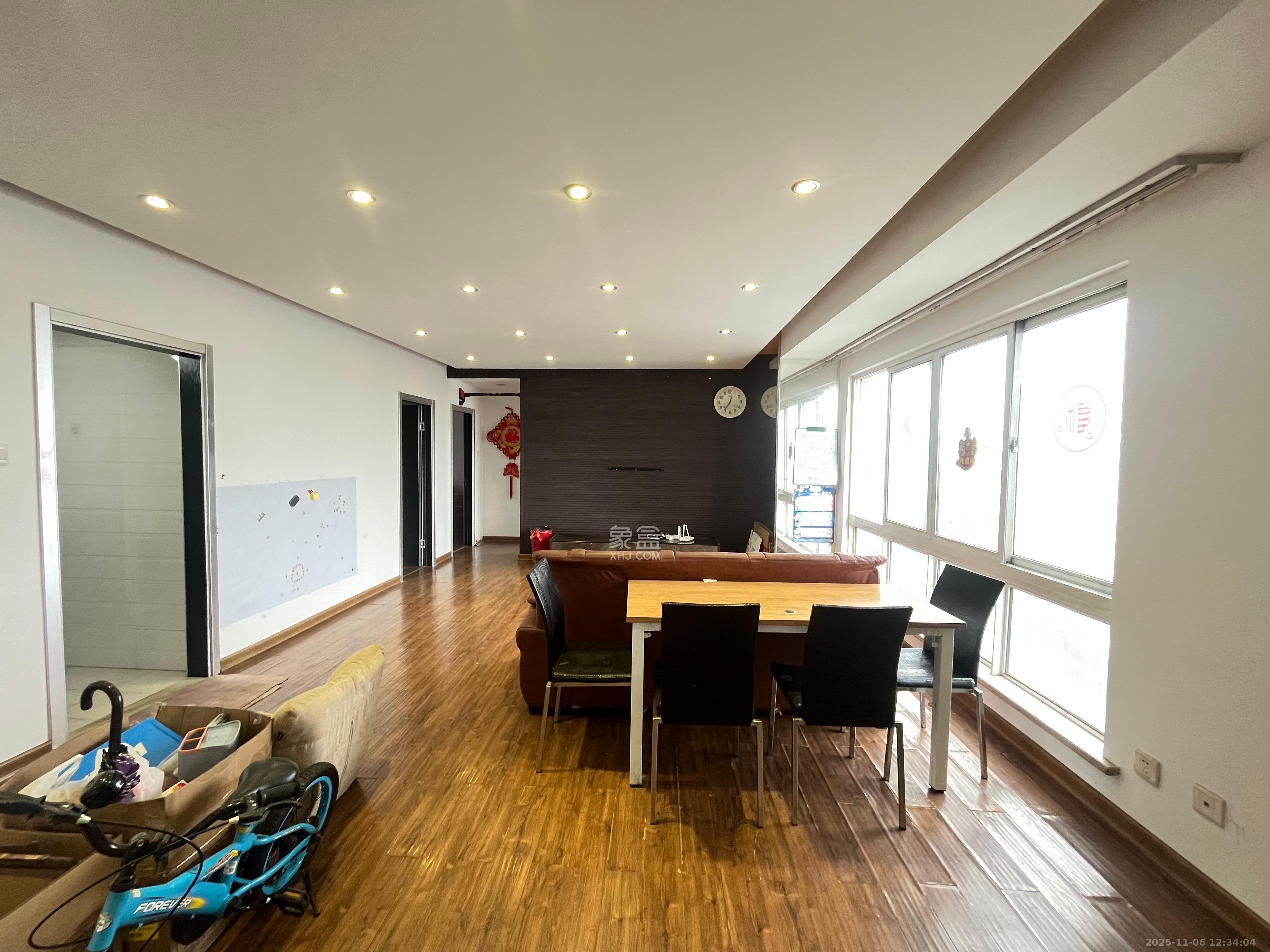 银港水晶城  3室2厅1卫    2600.0元/月室内图