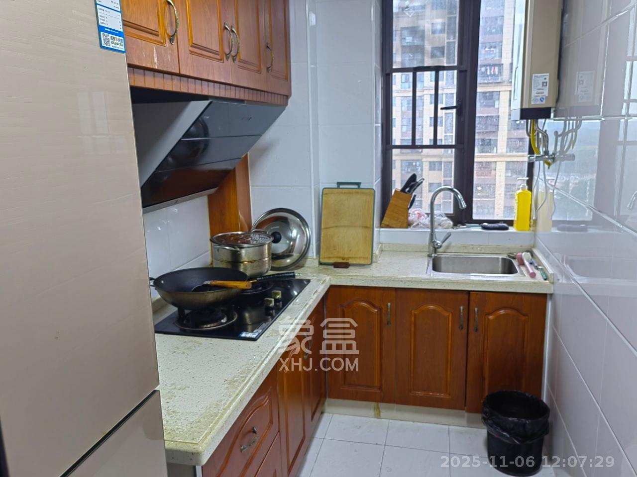 星湖湾一期高层  3室2厅2卫    2200.0元/月室内图