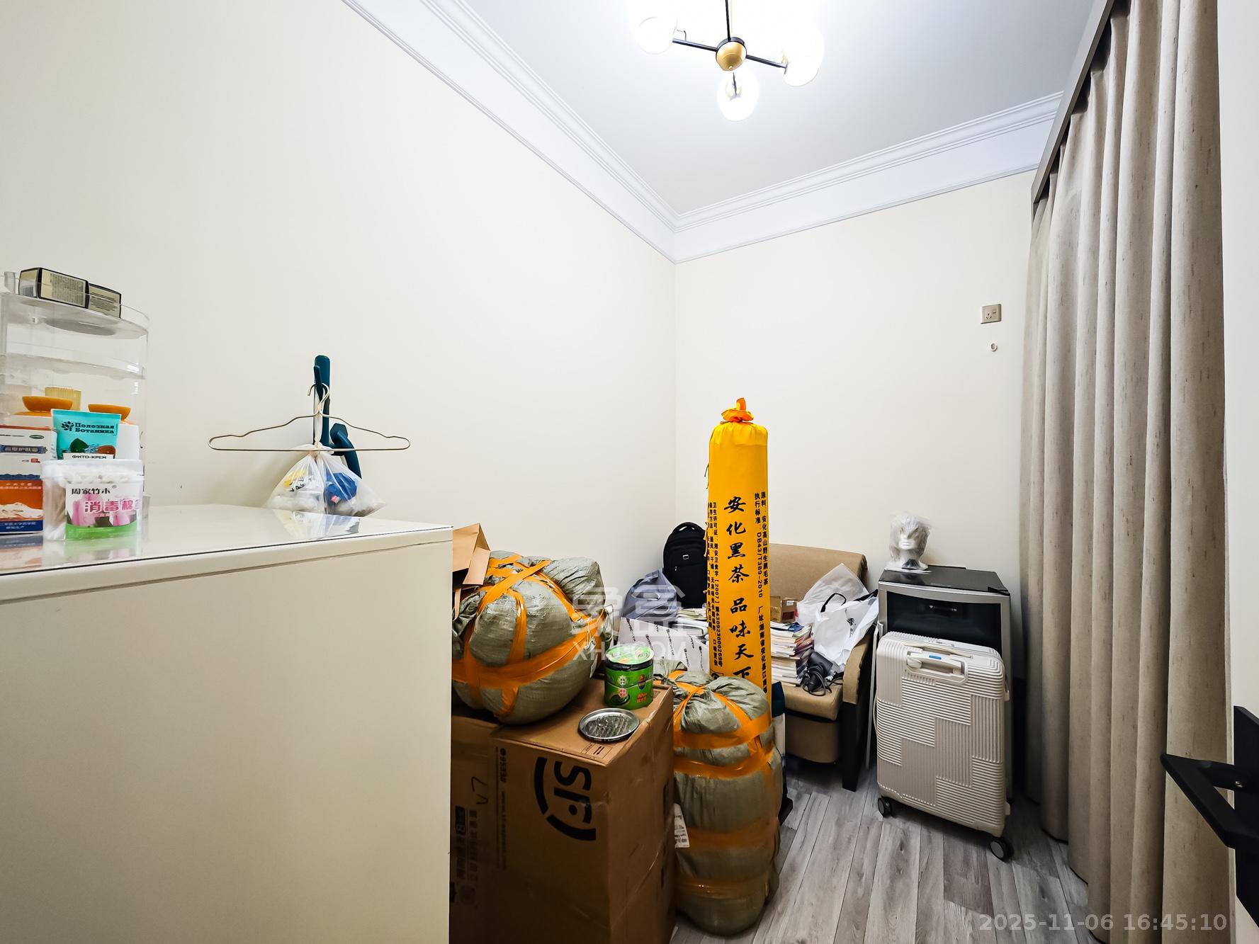 湘一书香里 3室2厅1卫 98.0万 湘一书香里 3室2厅1卫 98.0万卧室