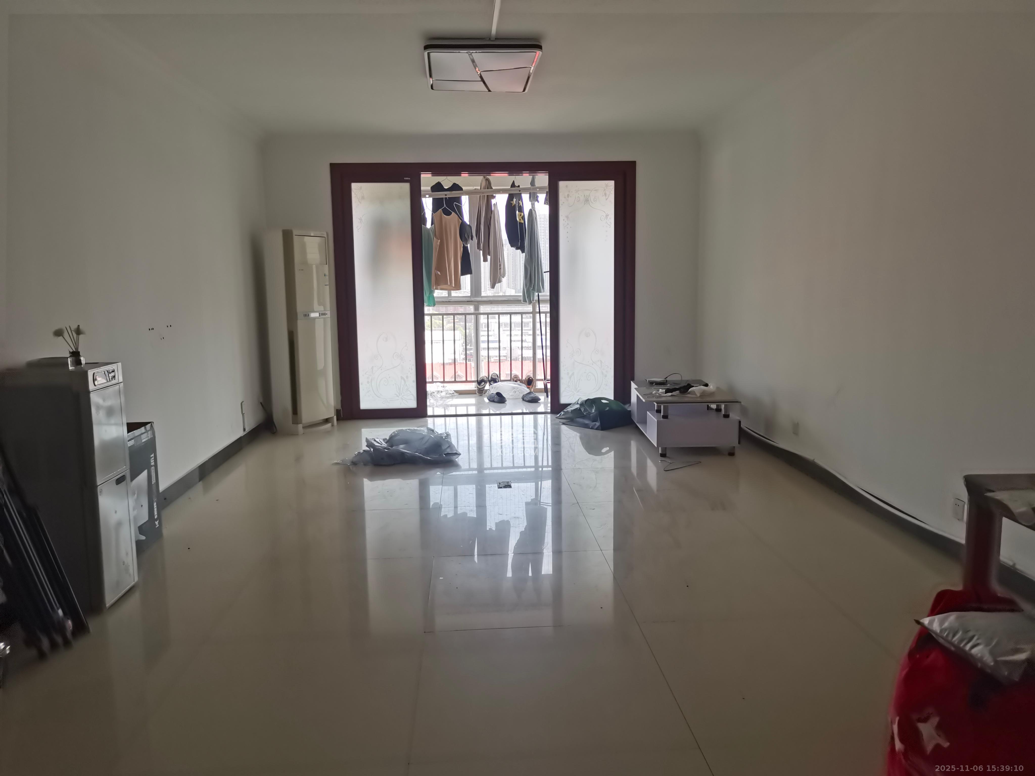 高桥现代商贸城  3室1厅1卫    3000.0元/月室内图