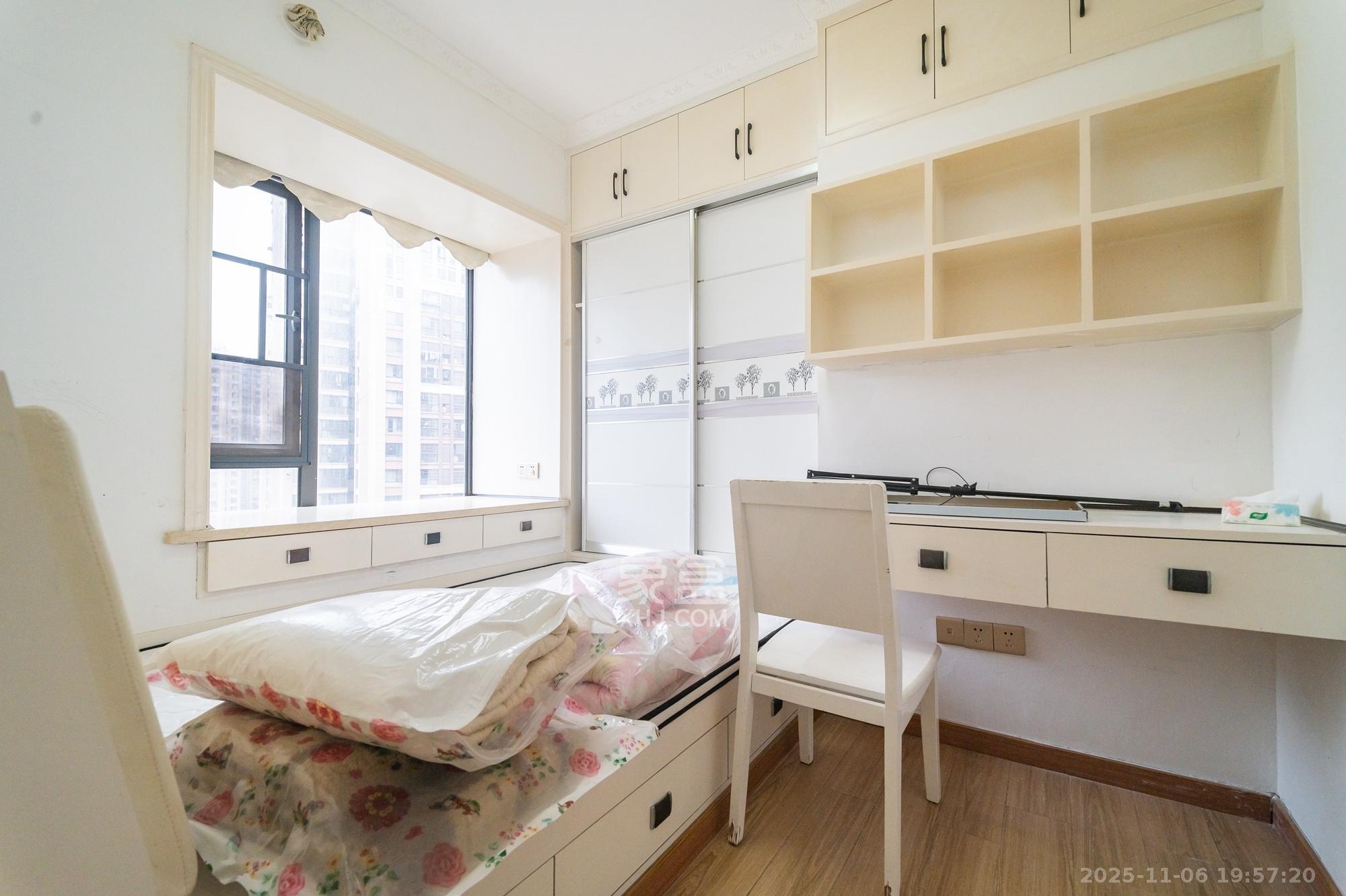 华润凤凰城二期 3室2厅1卫 65.8万 华润凤凰城二期 3室2厅1卫 65.8万卧室