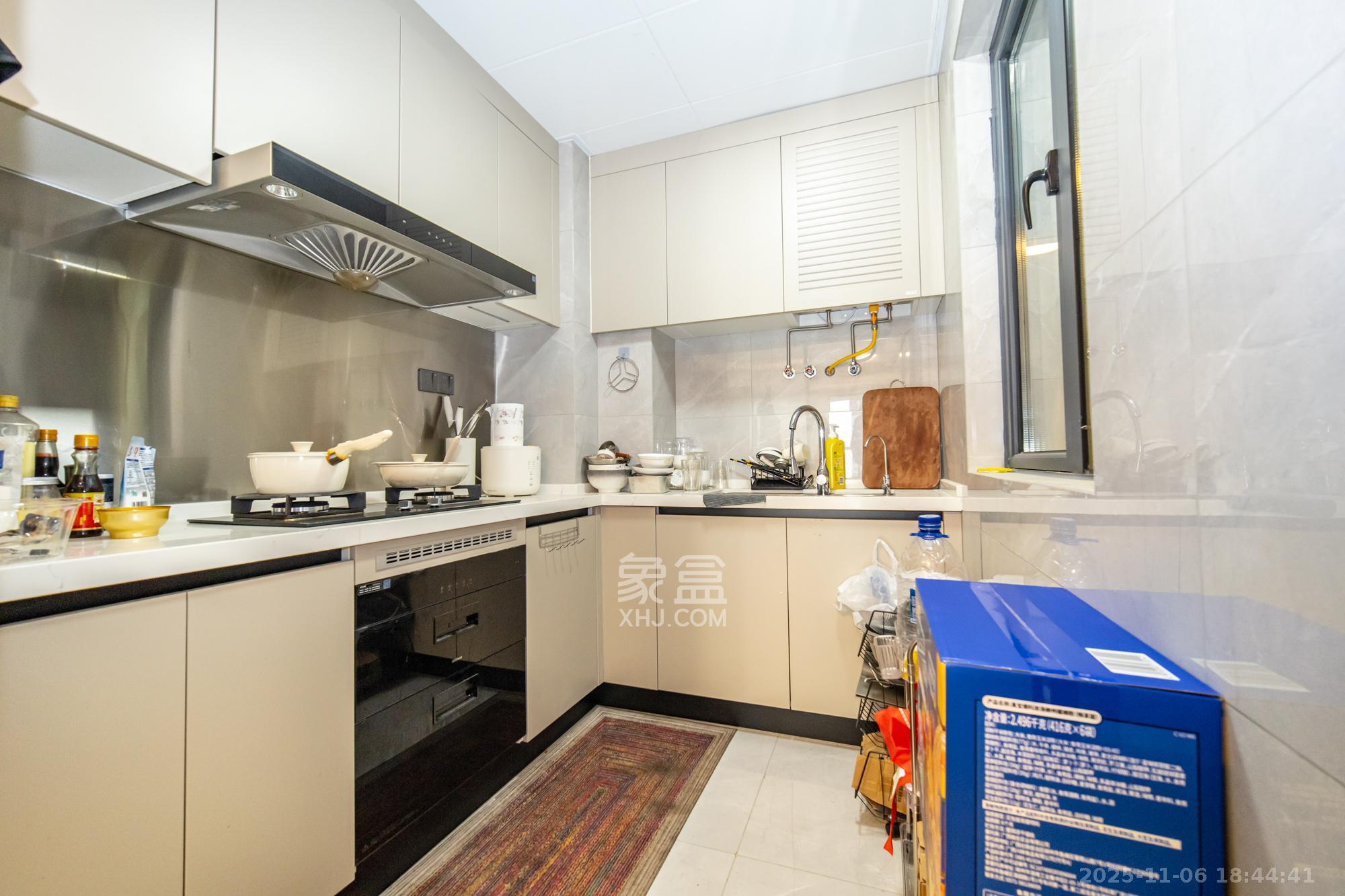 三一云谷  3室2厅2卫    110.0万厨房