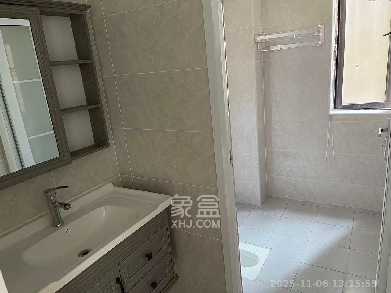 新新花园  3室2厅2卫    2600.0元/月室内图