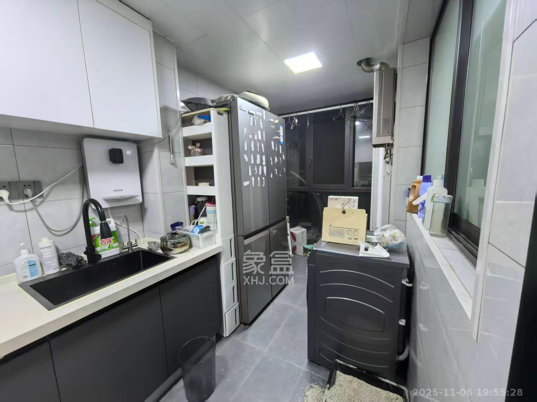 世茂铂翠湾四期（世茂悦享）  3室2厅1卫    3300.0元/月