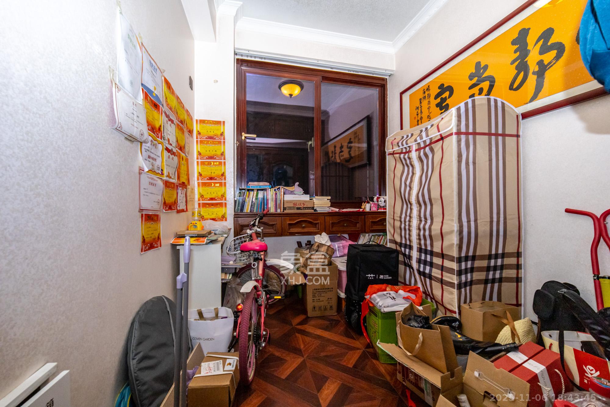 恒基凯旋门一二期  4室2厅2卫    158.0万卧室