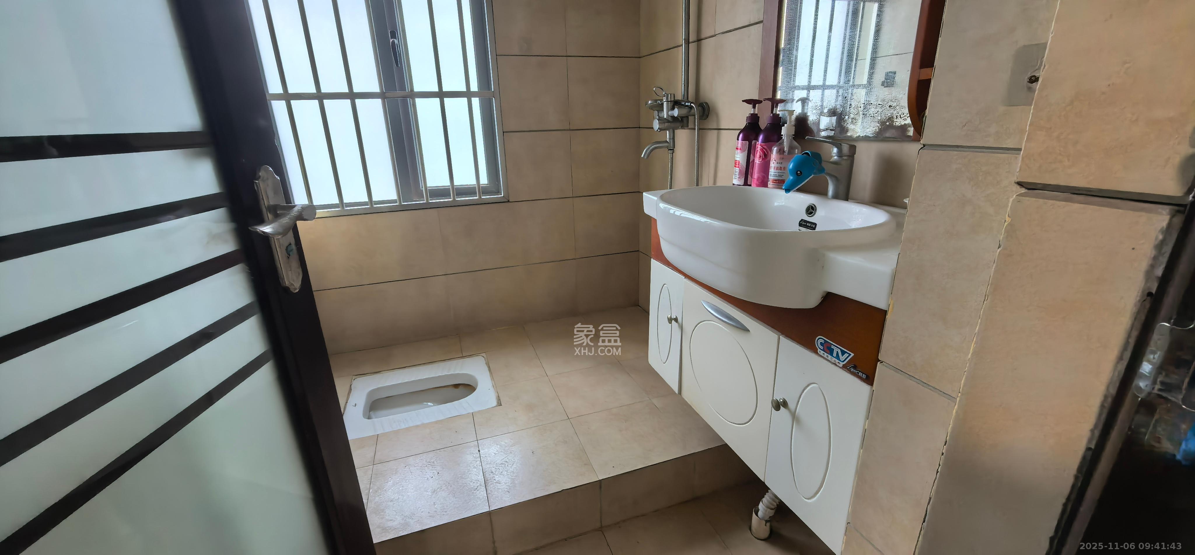 名富公寓 1室2厅1卫 2300.0元/月 名富公寓 1室2厅1卫 2300.0元/月室内图