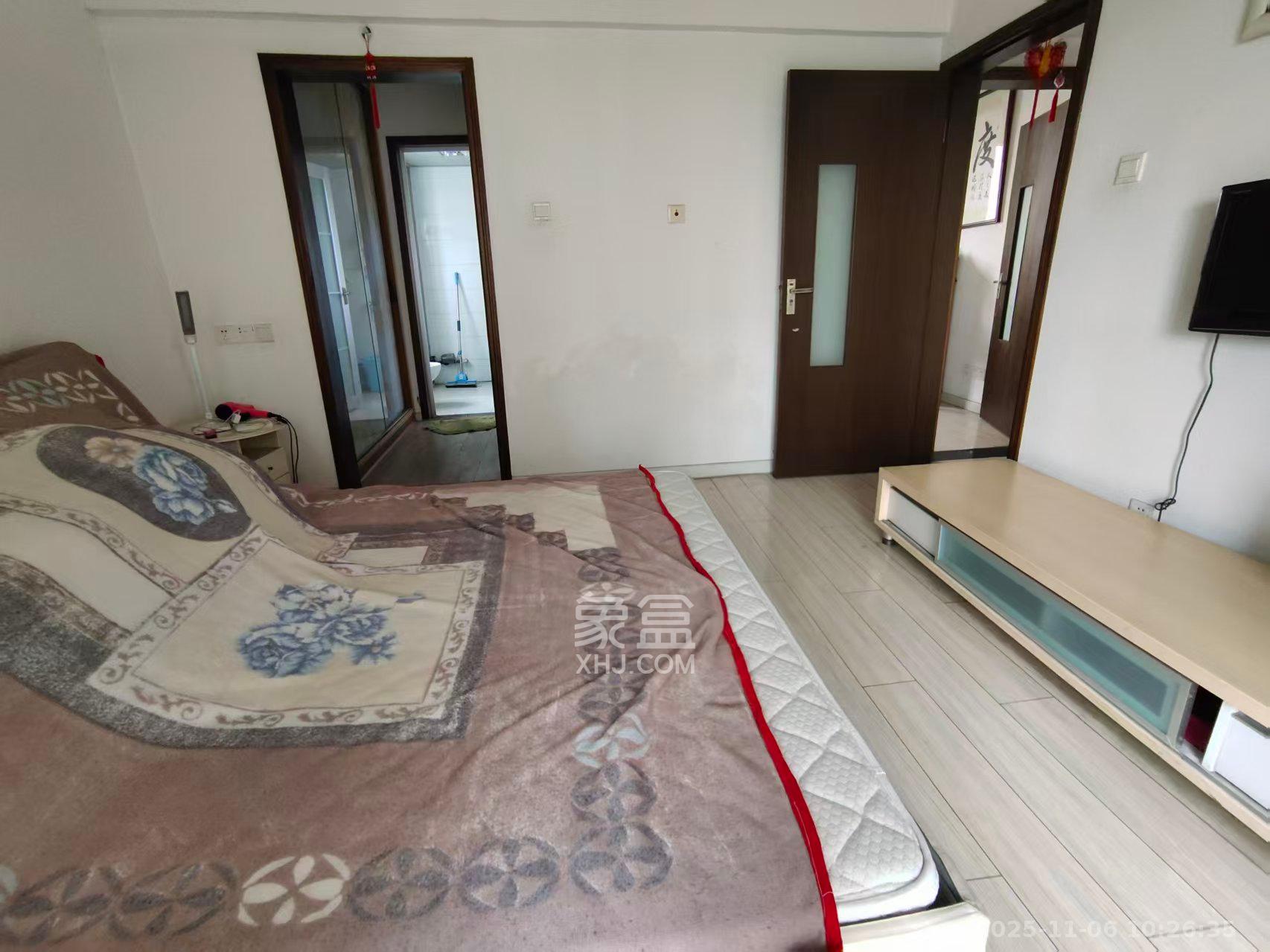 阳光100一期、四五期 4室2厅2卫 2800.0元/月 阳光100一期、四五期 4室2厅2卫 2800.0元/月室内图