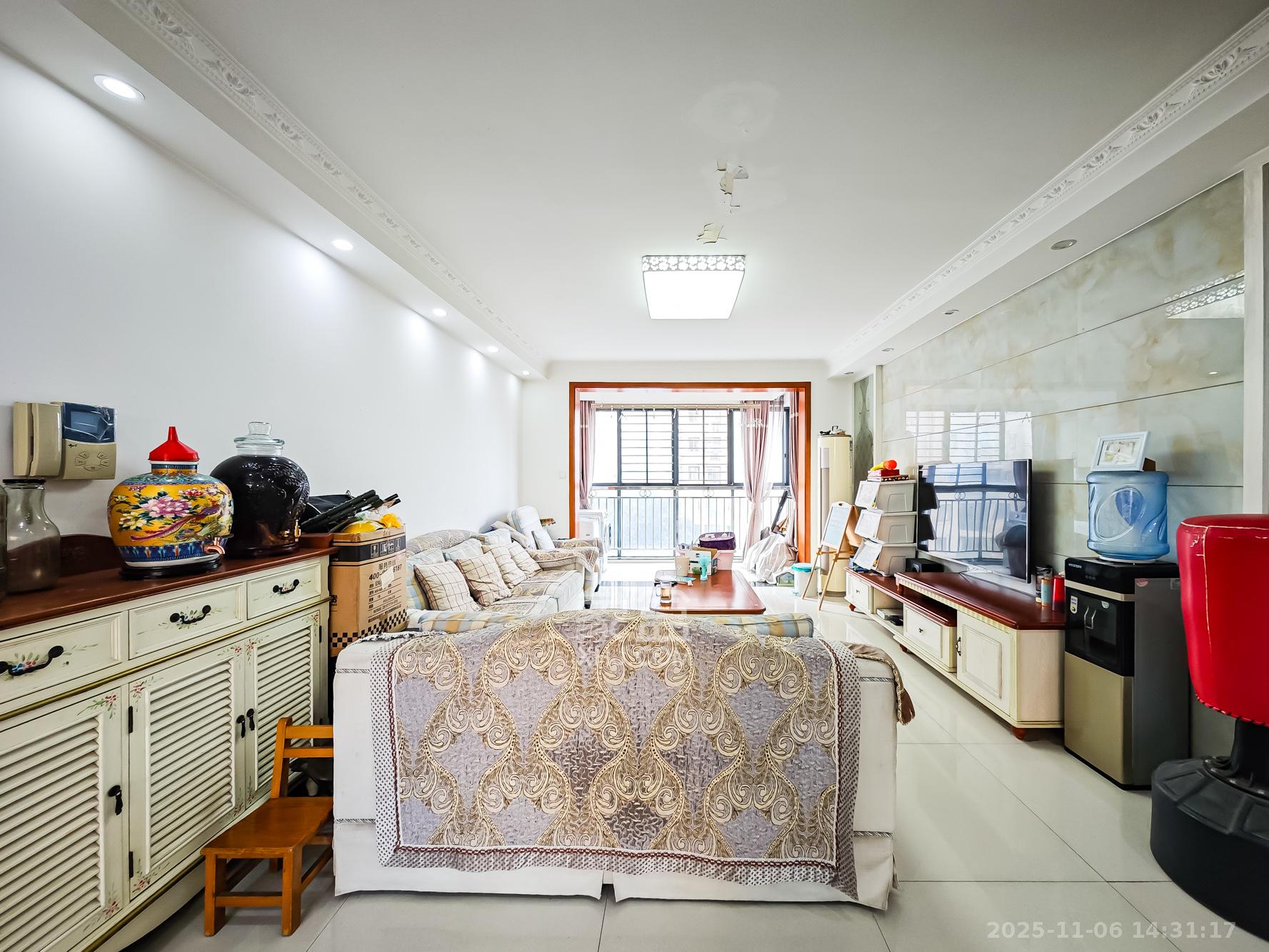 山语城一期 3室2厅2卫 80.0万 山语城一期 3室2厅2卫 80.0万客厅