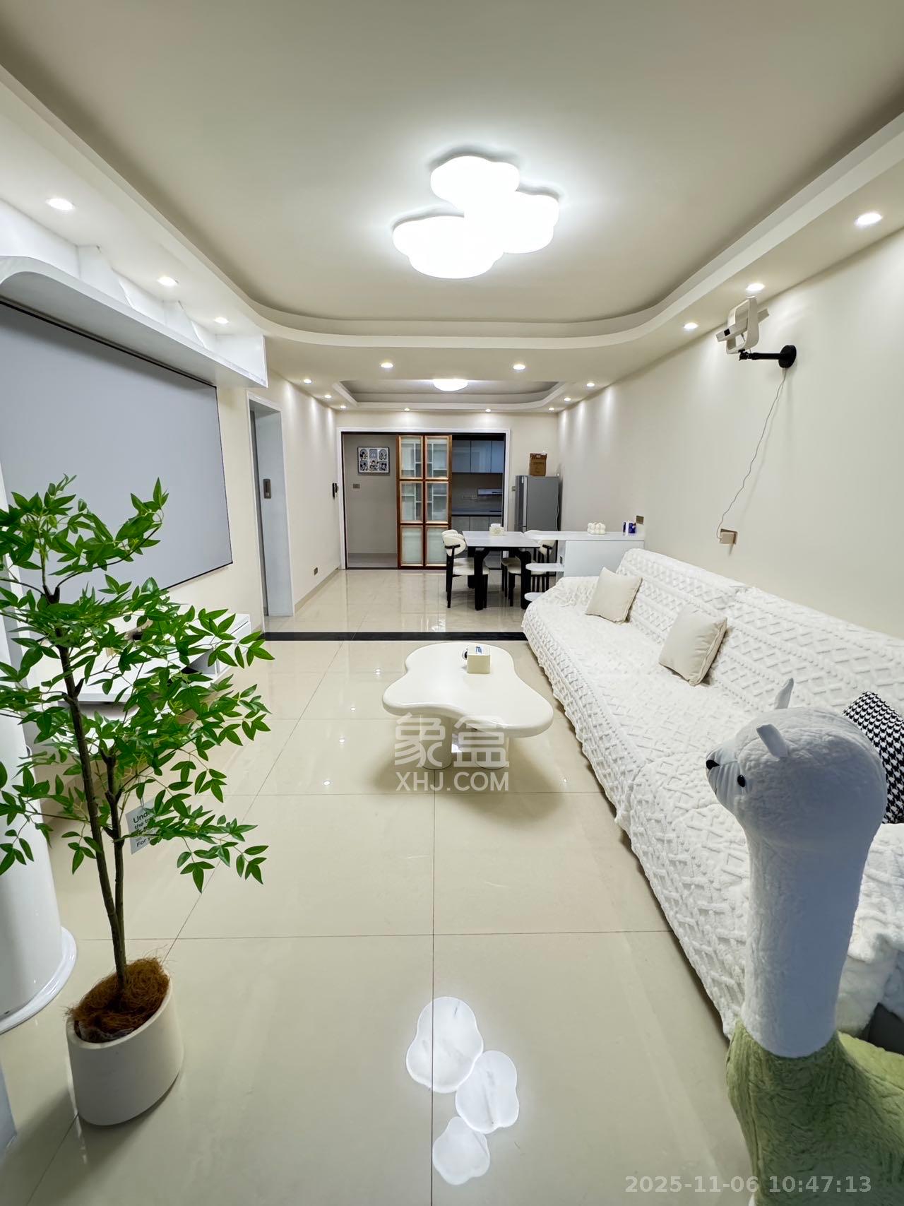 东方芙蓉 3室2厅2卫 3800.0元/月 东方芙蓉 3室2厅2卫 3800.0元/月室内图