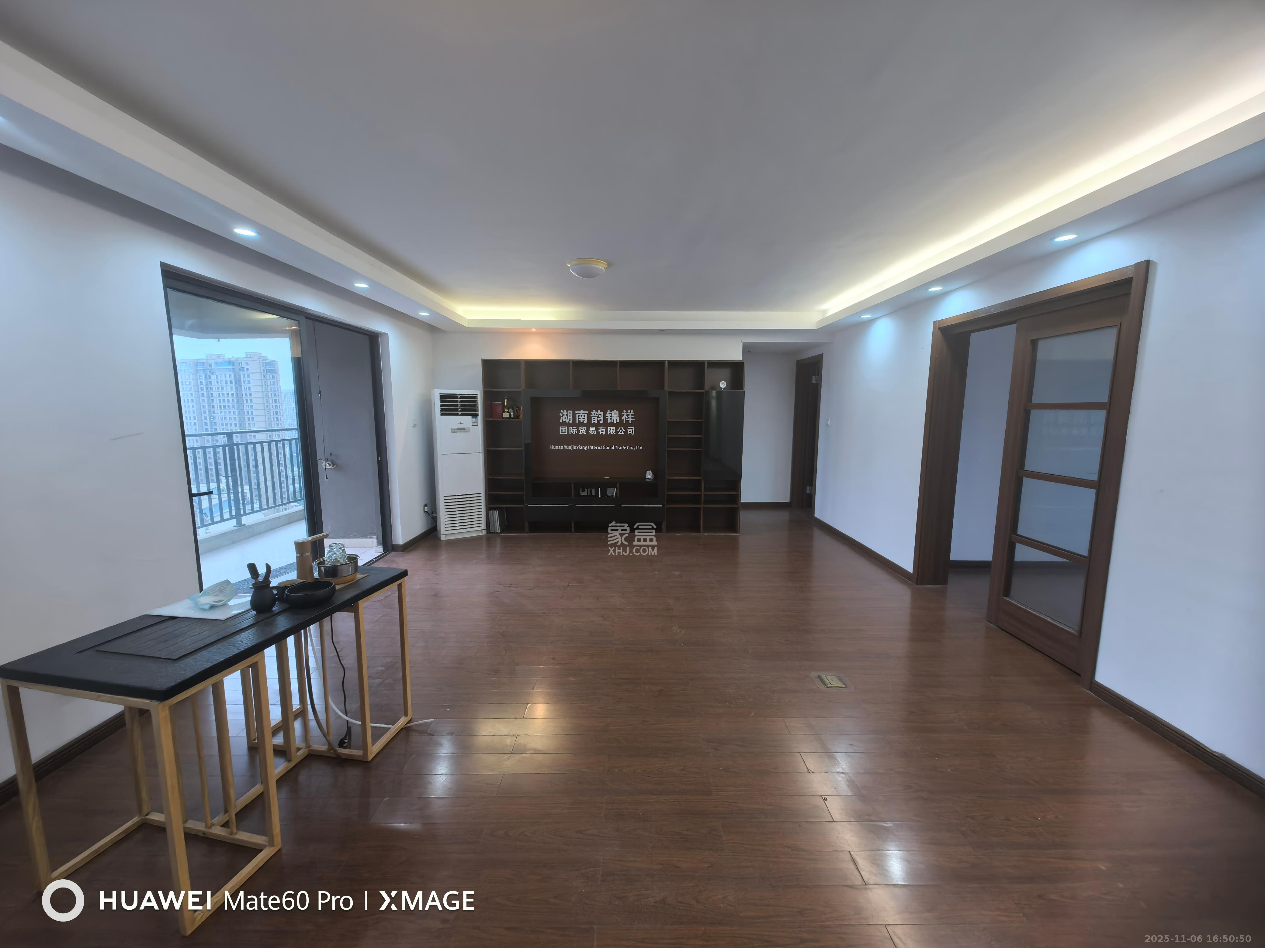 万科金域华府三四期  4室2厅2卫    3200.0元/月