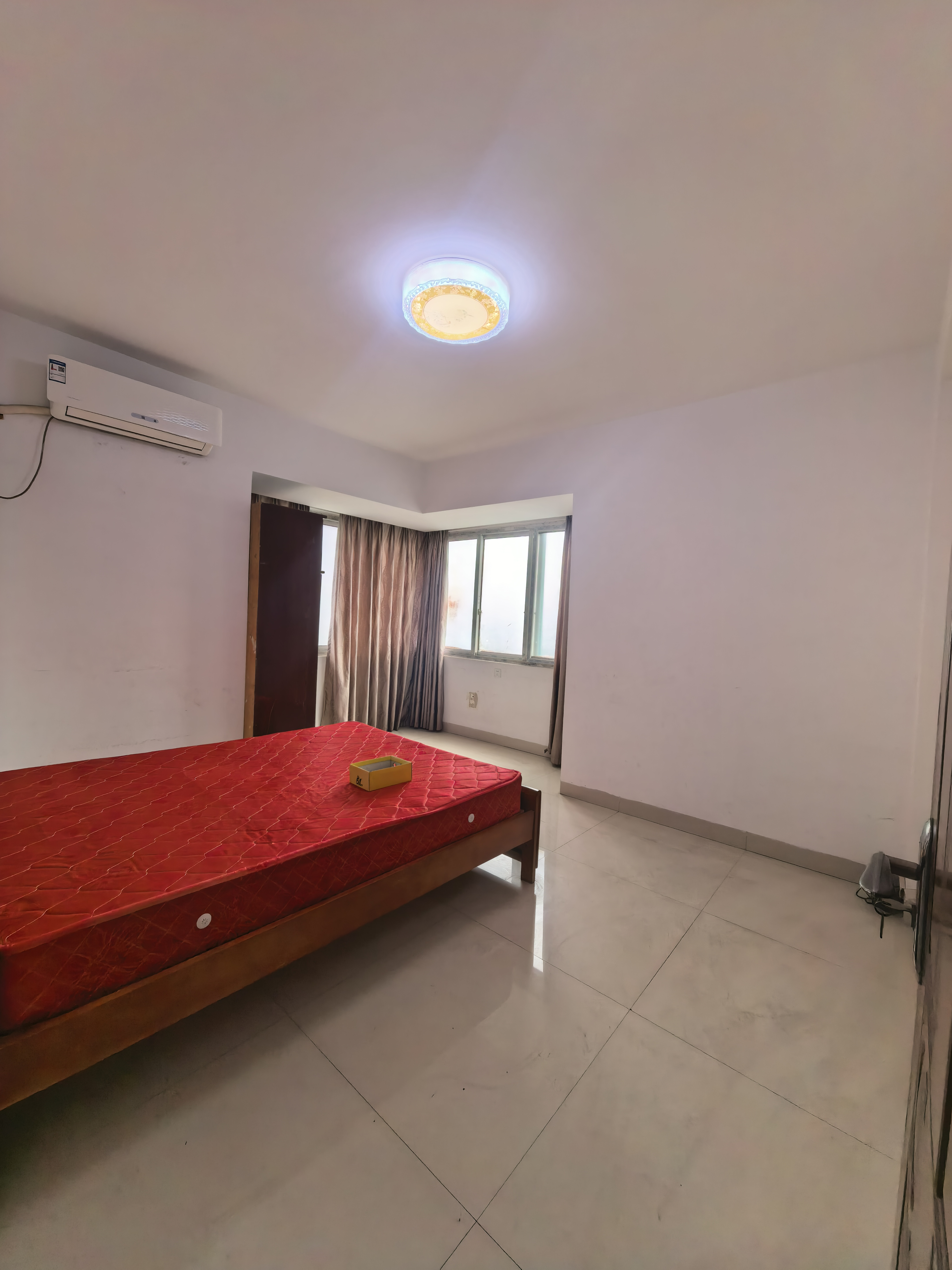 冠都现代城（冠都幸福彼岸）  4室2厅2卫    1800.0元/月室内图