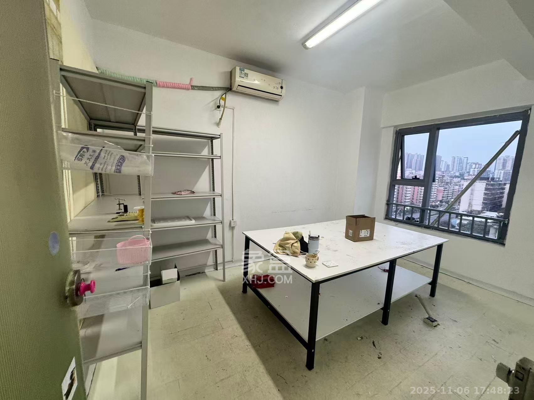 东怡外国(南湖一号) 2室1厅1卫 2700.0元/月 东怡外国(南湖一号) 2室1厅1卫 2700.0元/月室内图