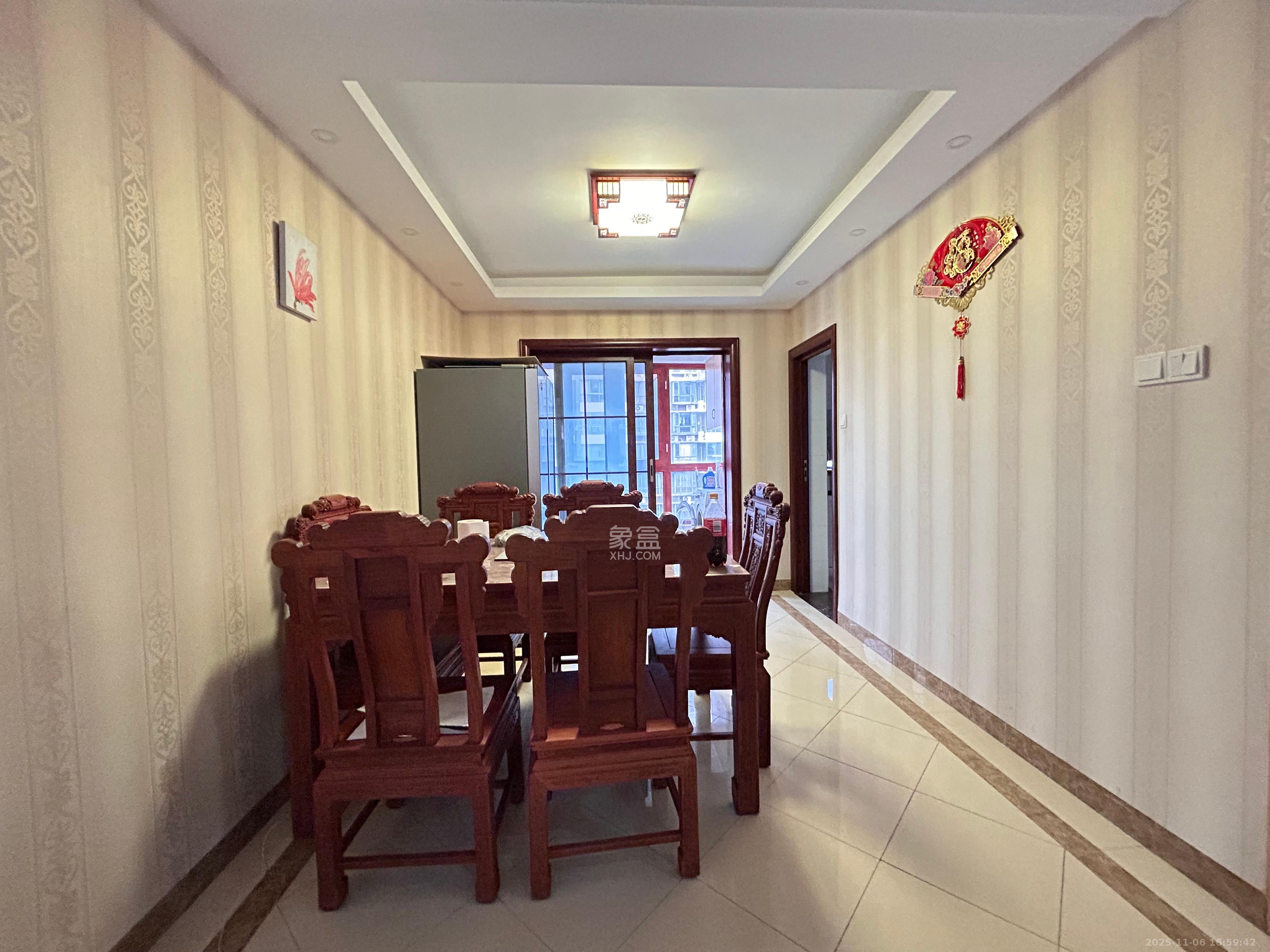 西子花苑  3室2厅2卫    3500.0元/月室内图