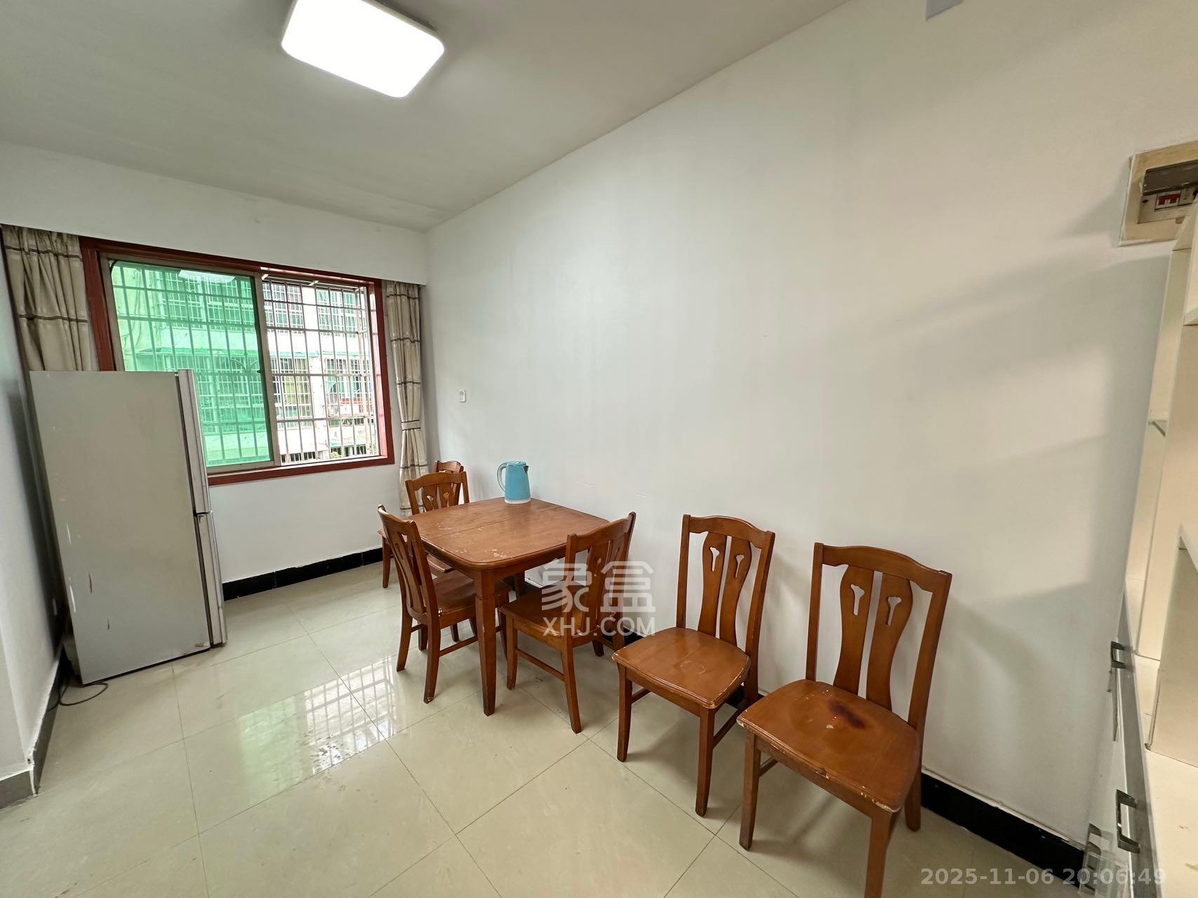 中南汽车世界 2室2厅1卫 1200.0元/月 中南汽车世界 2室2厅1卫 1200.0元/月室内图