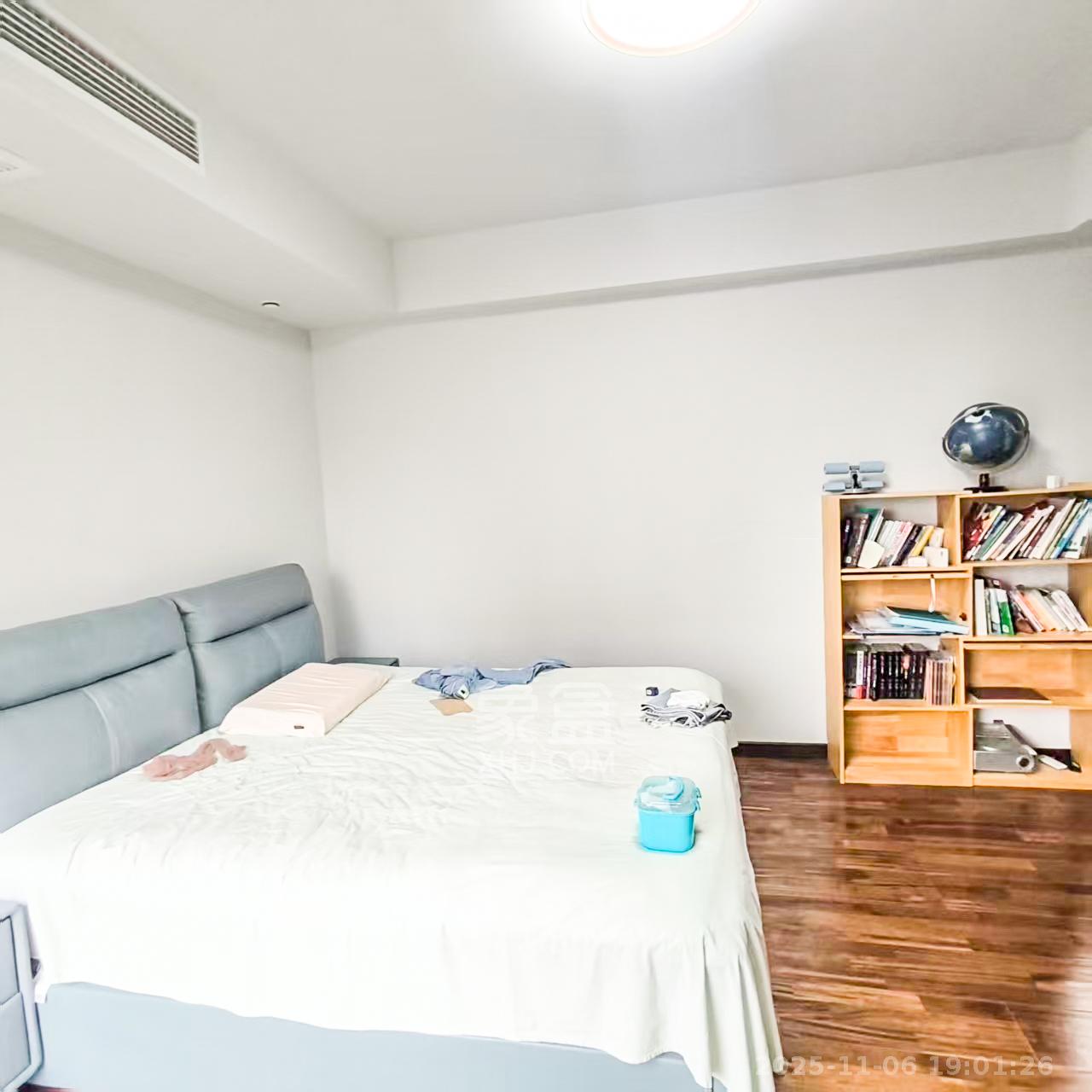 咸嘉新村嘉华苑  5室2厅2卫    187.0万卧室