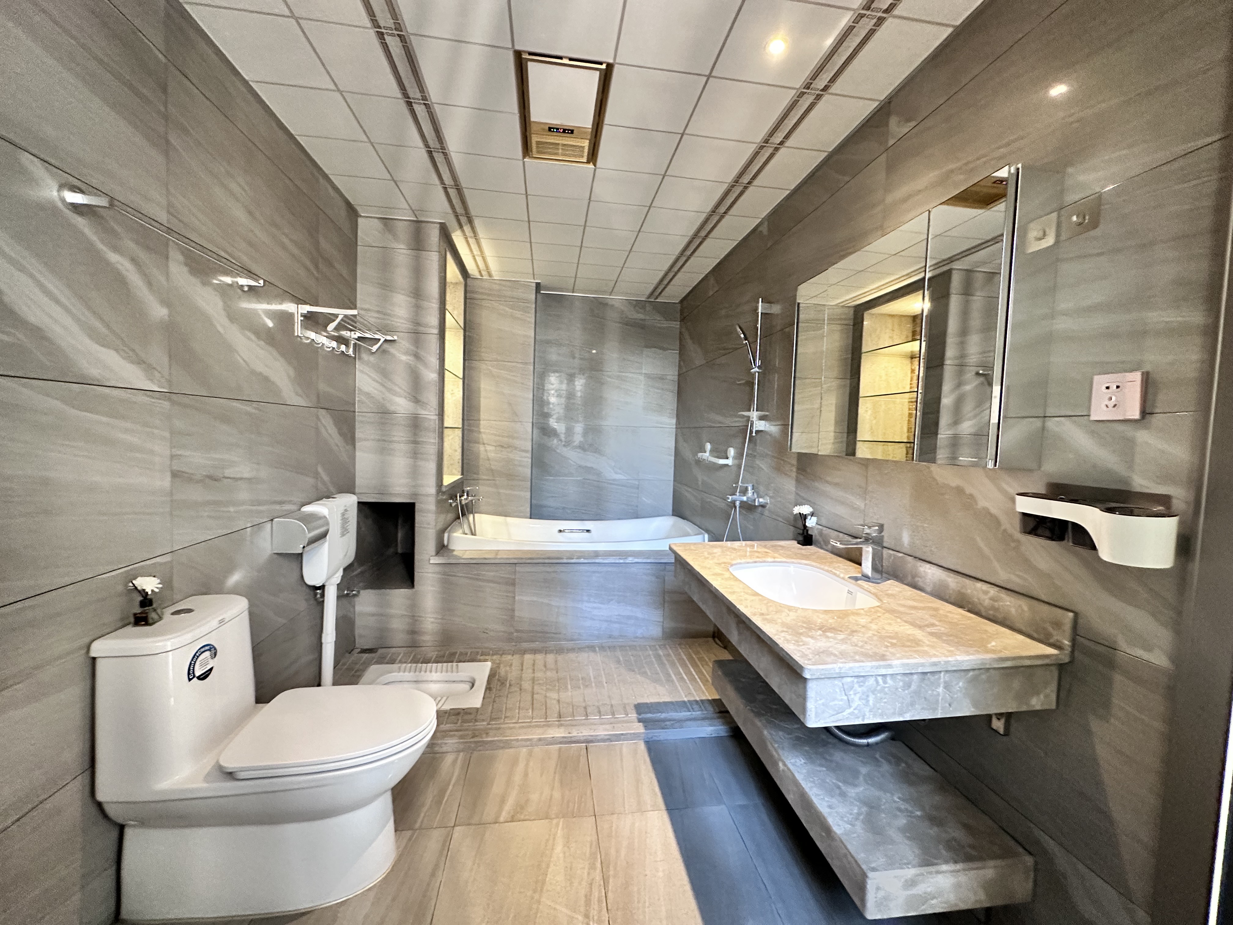 海航豪庭北苑 5室2厅3卫 10000.0元/月 海航豪庭北苑 5室2厅3卫 10000.0元/月室内图