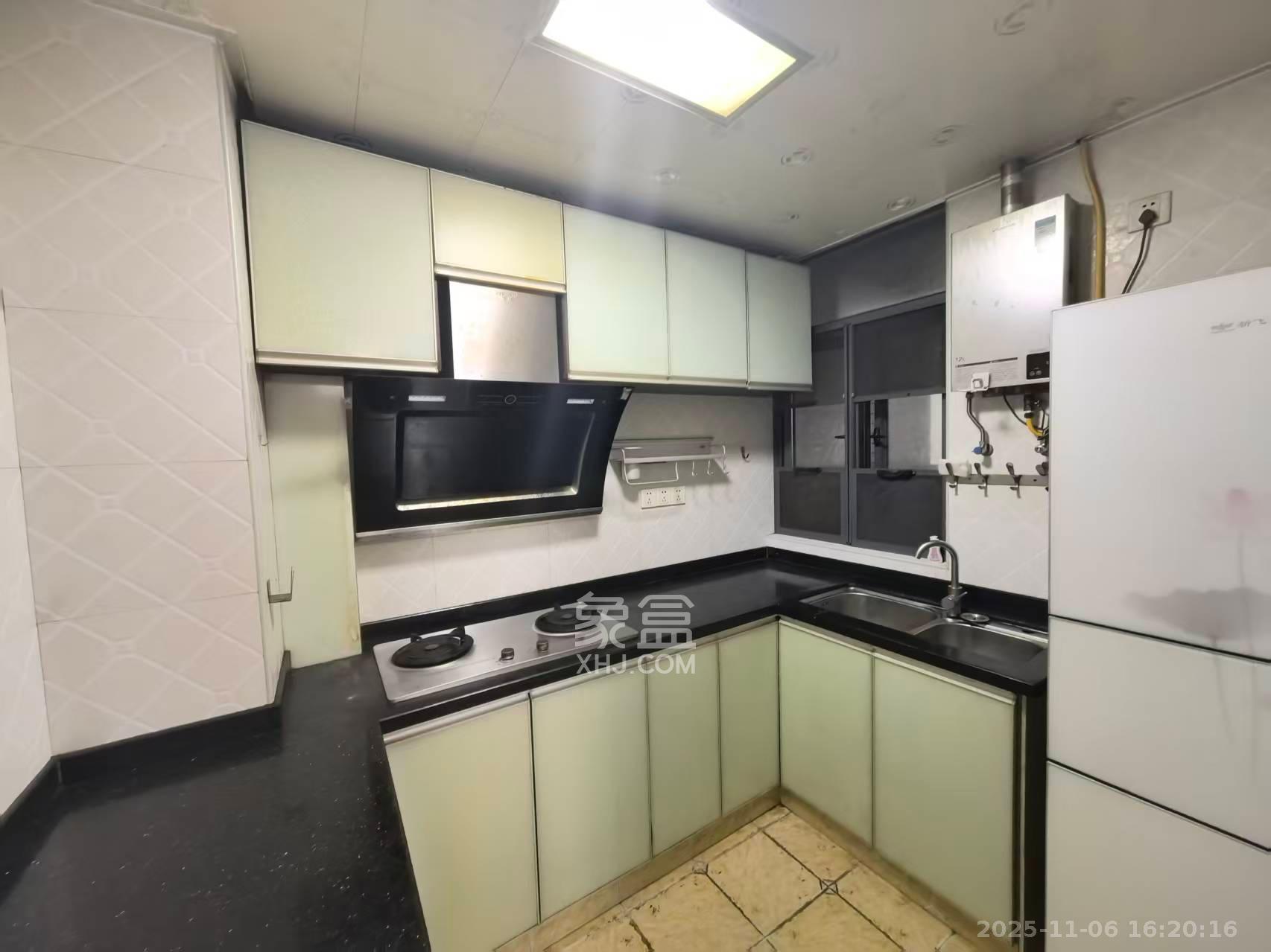 金领家族  3室2厅1卫    2300.0元/月室内图