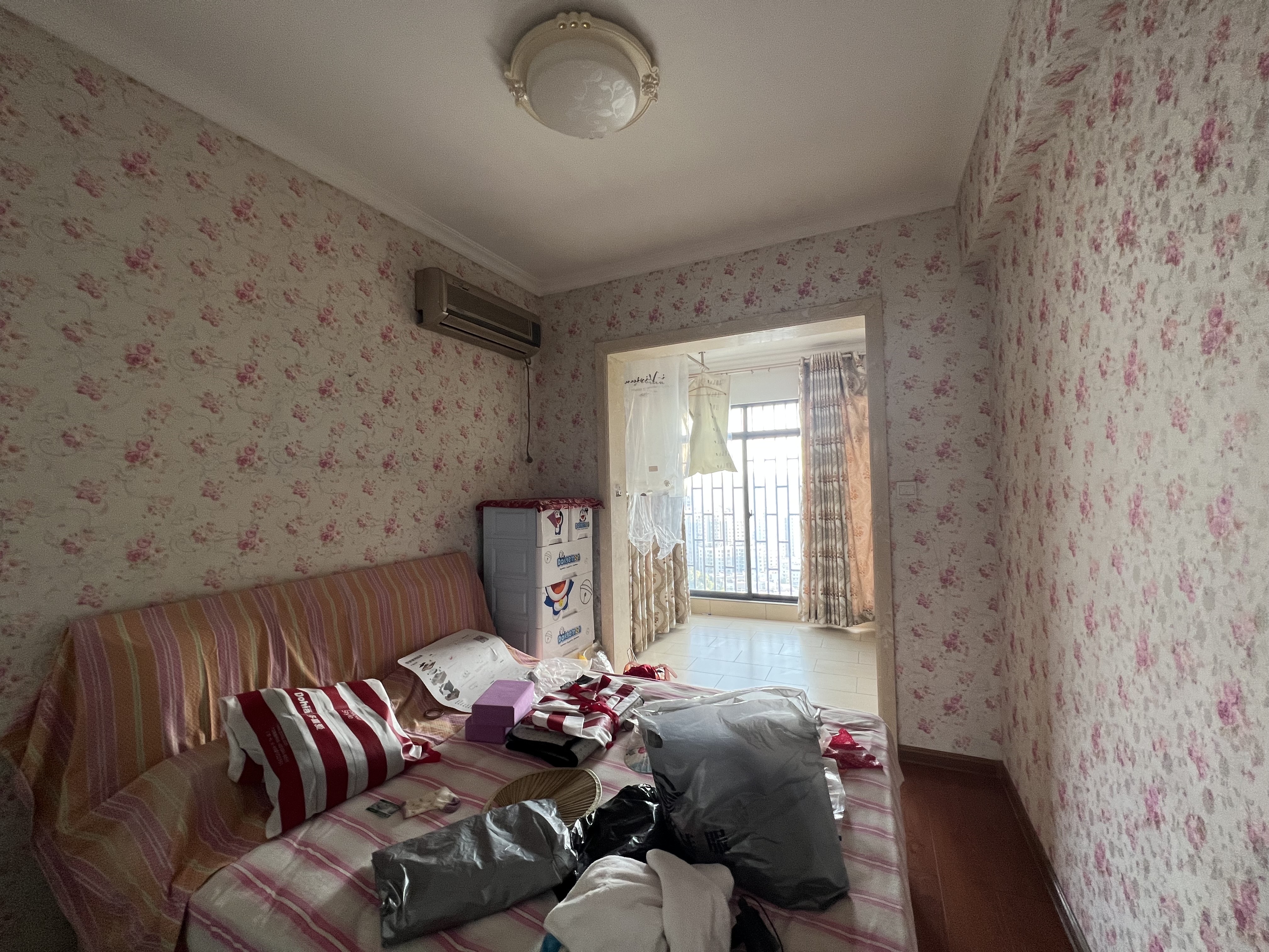 幸福嘉园  1室0厅0卫    59.8万卧室