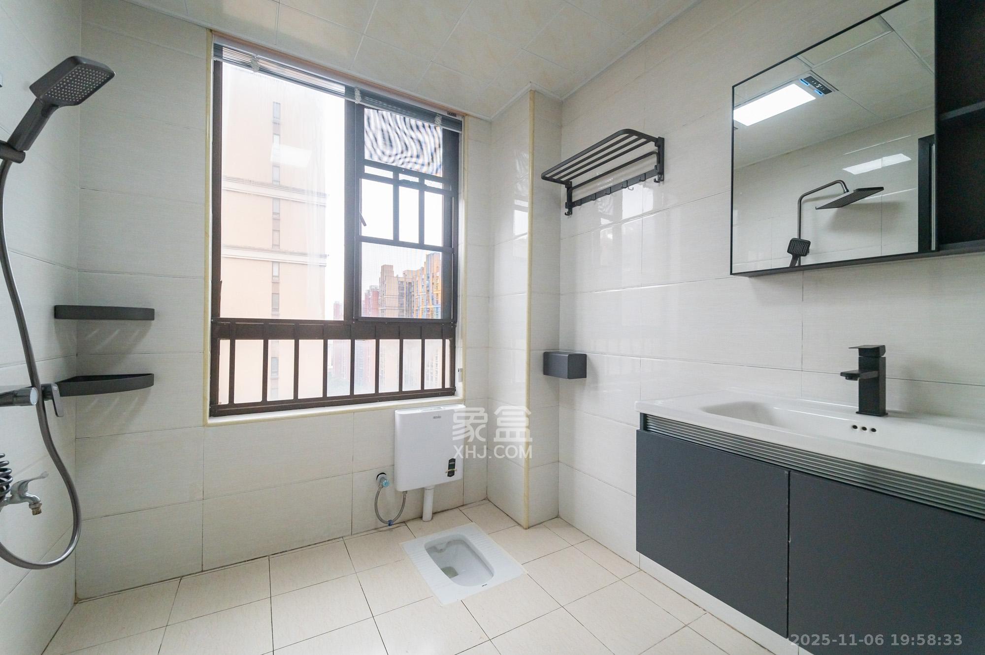 华润凤凰城三期 3室2厅1卫 99.8万 华润凤凰城三期 3室2厅1卫 99.8万卫生间