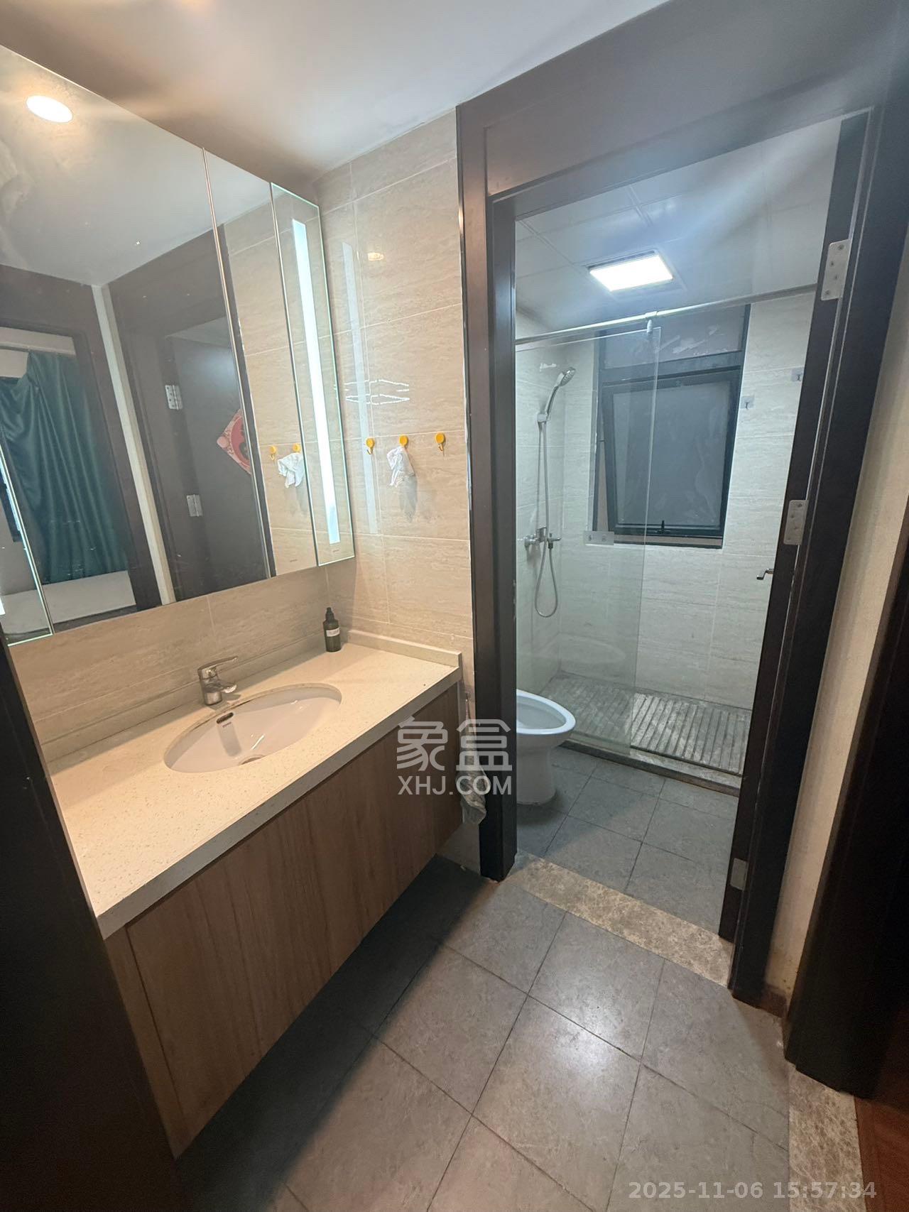 荣泰广场  3室2厅2卫    2600.0元/月室内图