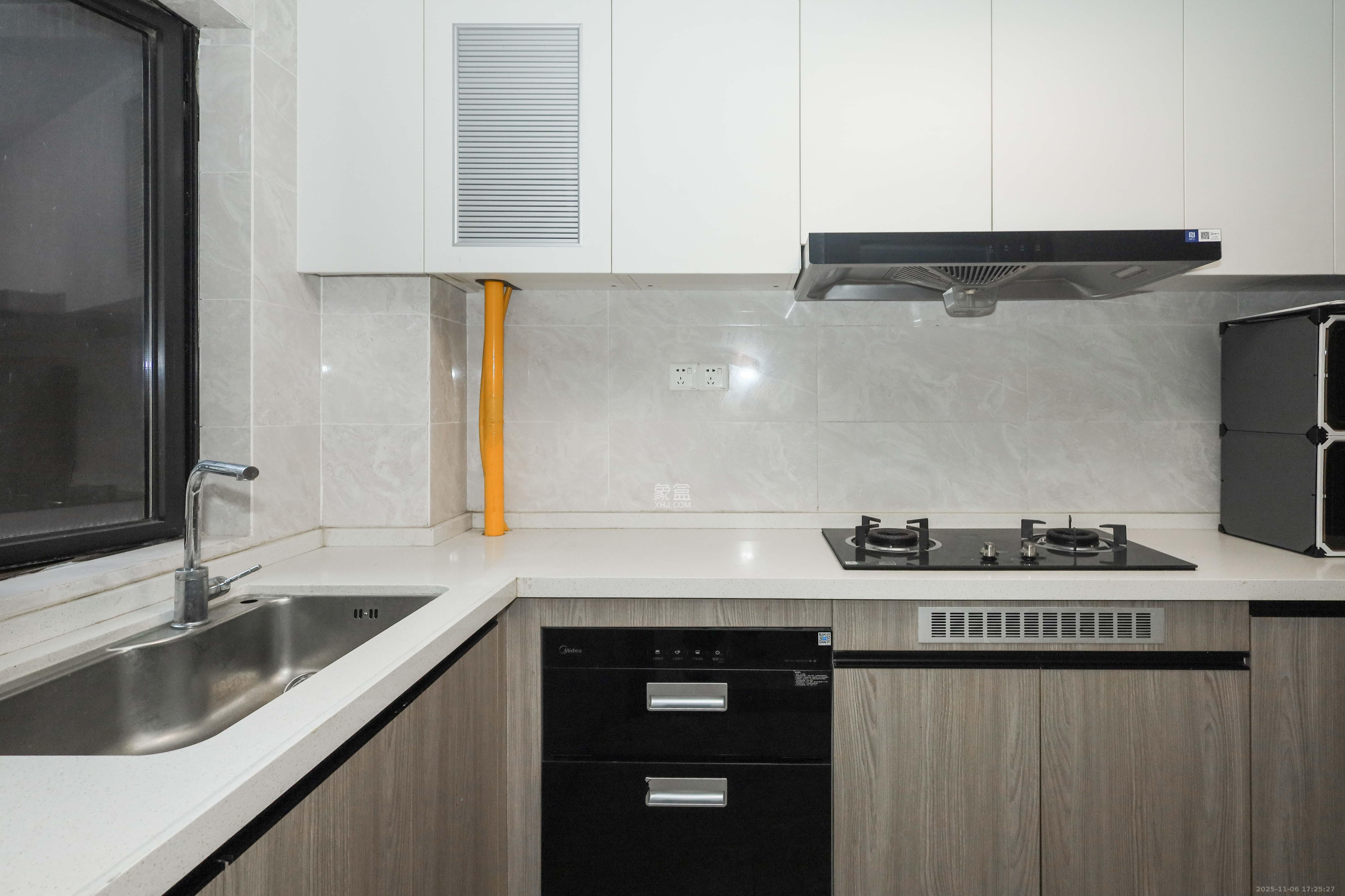 越秀亲爱里  3室2厅2卫    99.0万厨房