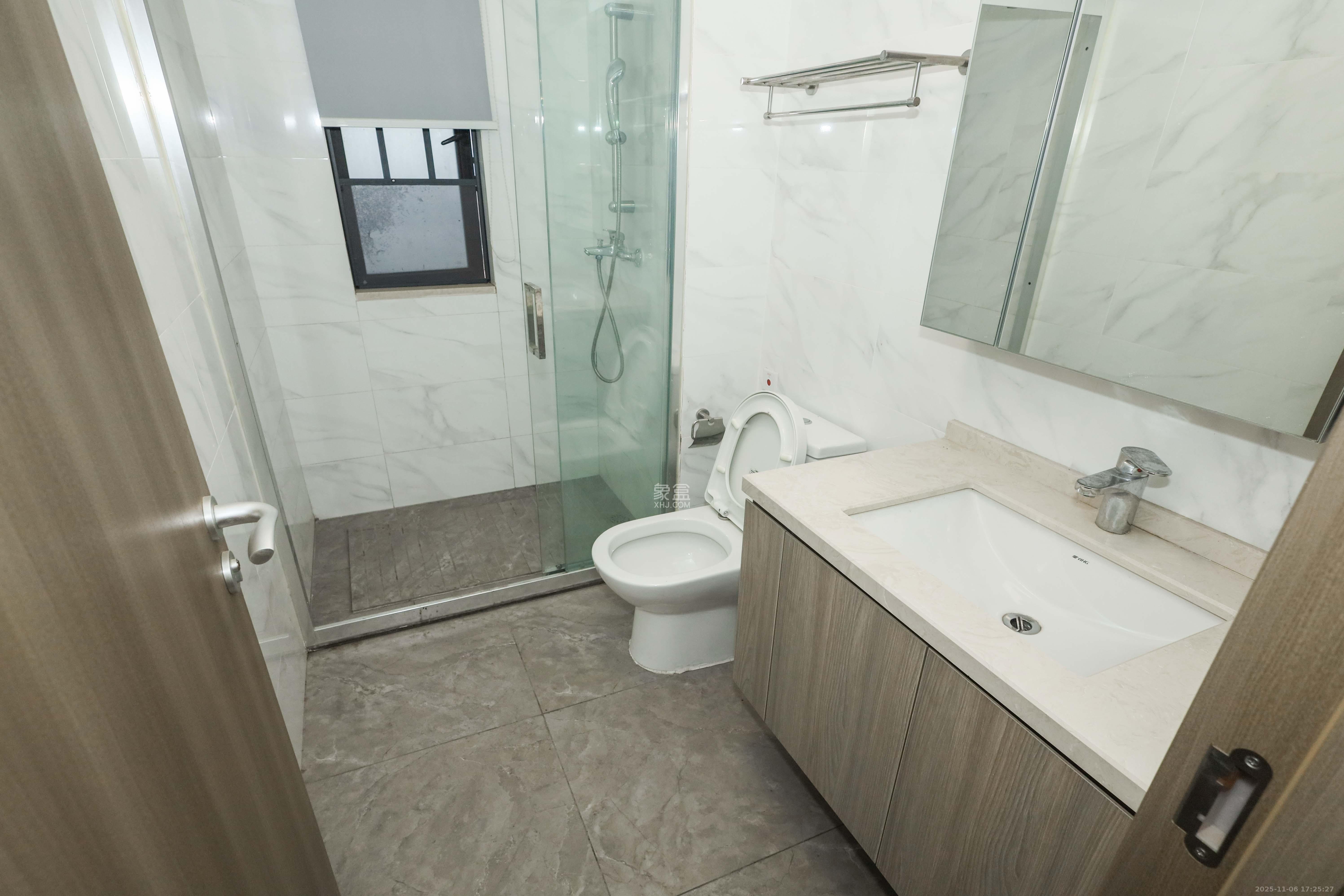 越秀亲爱里 3室2厅2卫 99.0万 越秀亲爱里 3室2厅2卫 99.0万卫生间