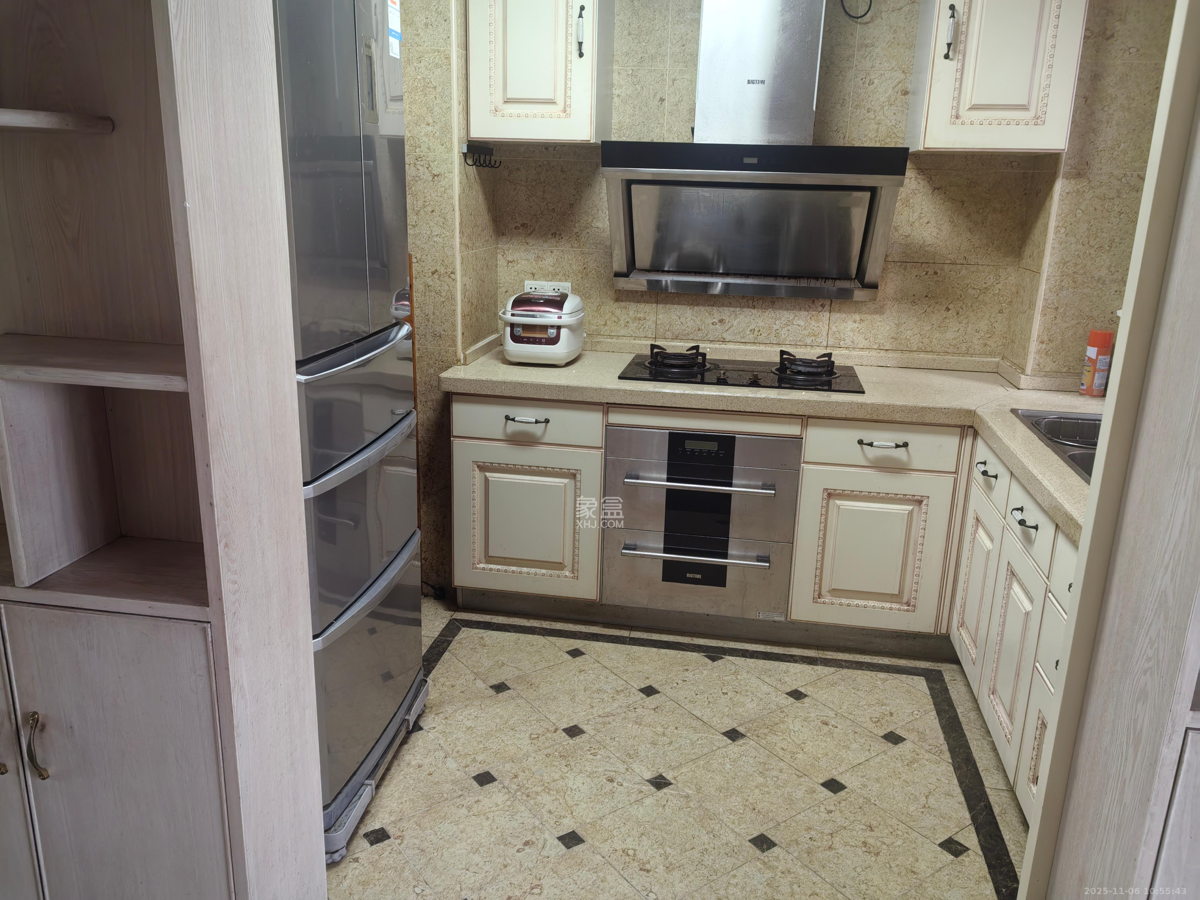 上海城小区  3室2厅1卫    2600.0元/月室内图