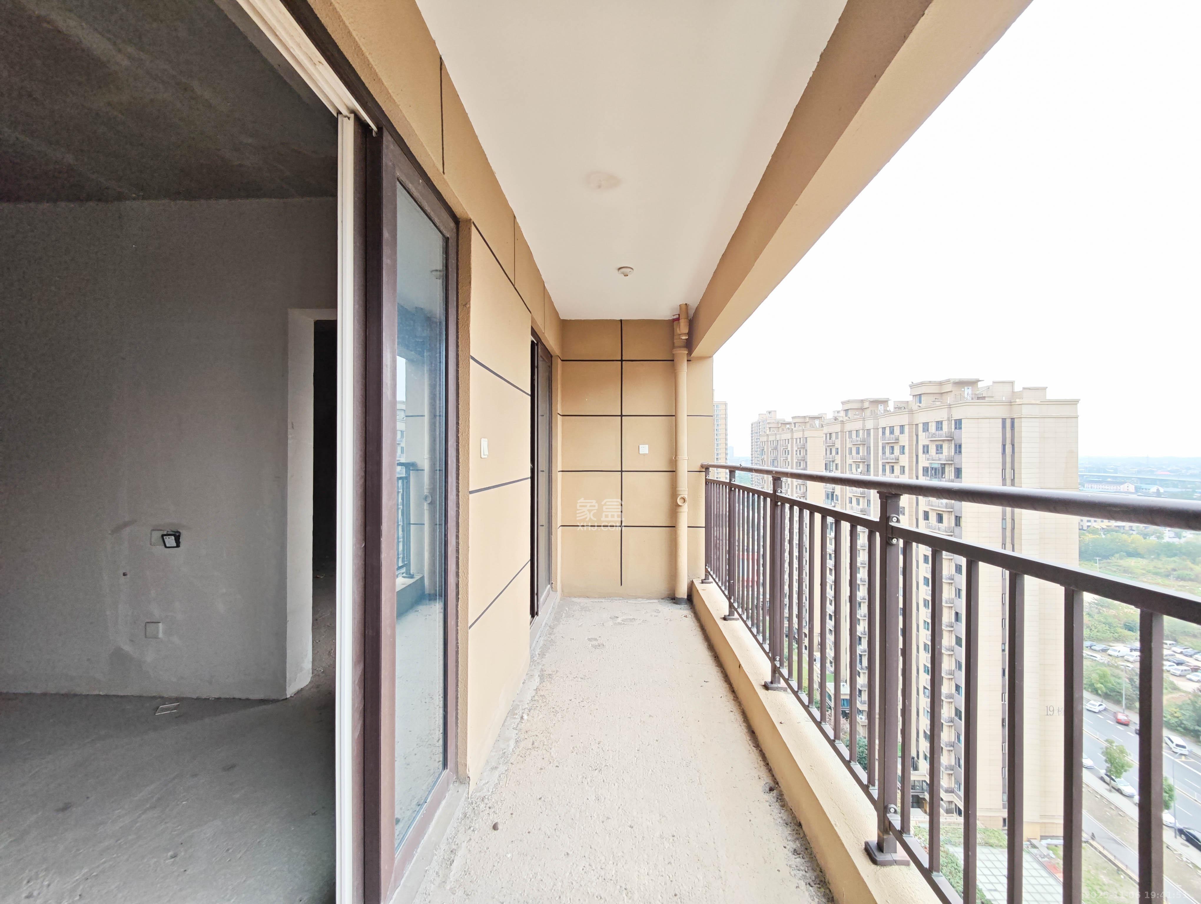 保利东郡  3室2厅2卫    78.0万其他