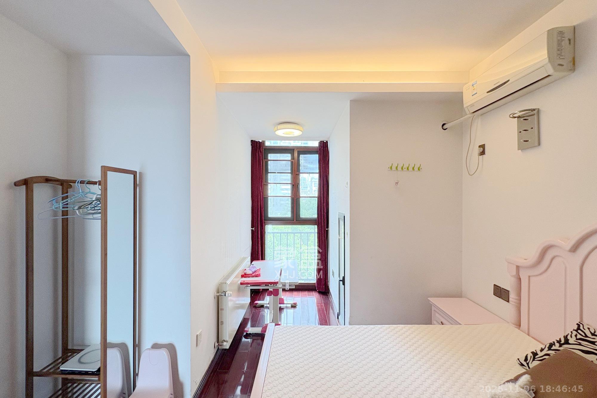 向阳门第  4室2厅2卫    198.0万卧室