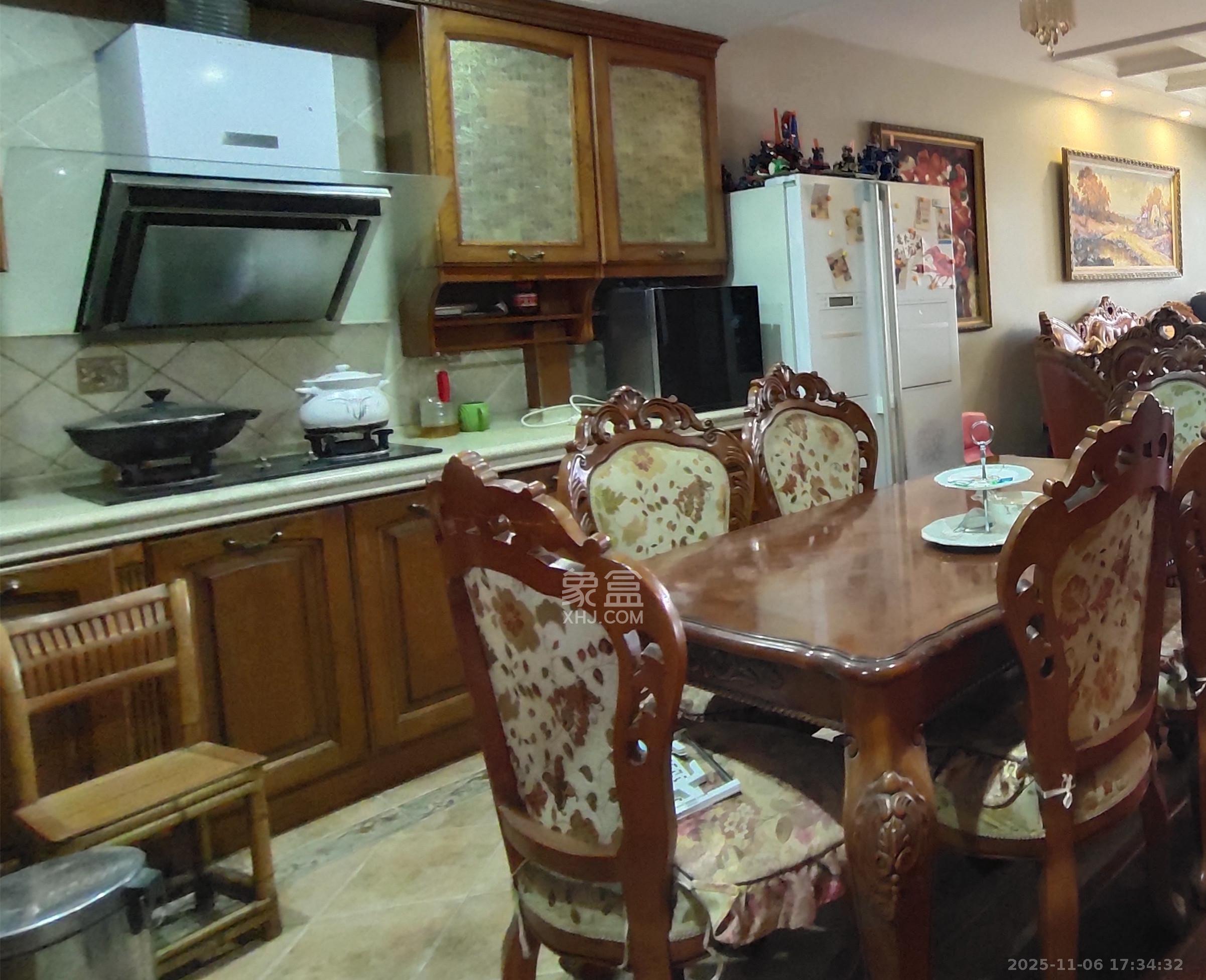 铂宫  3室2厅2卫    6200.0元/月