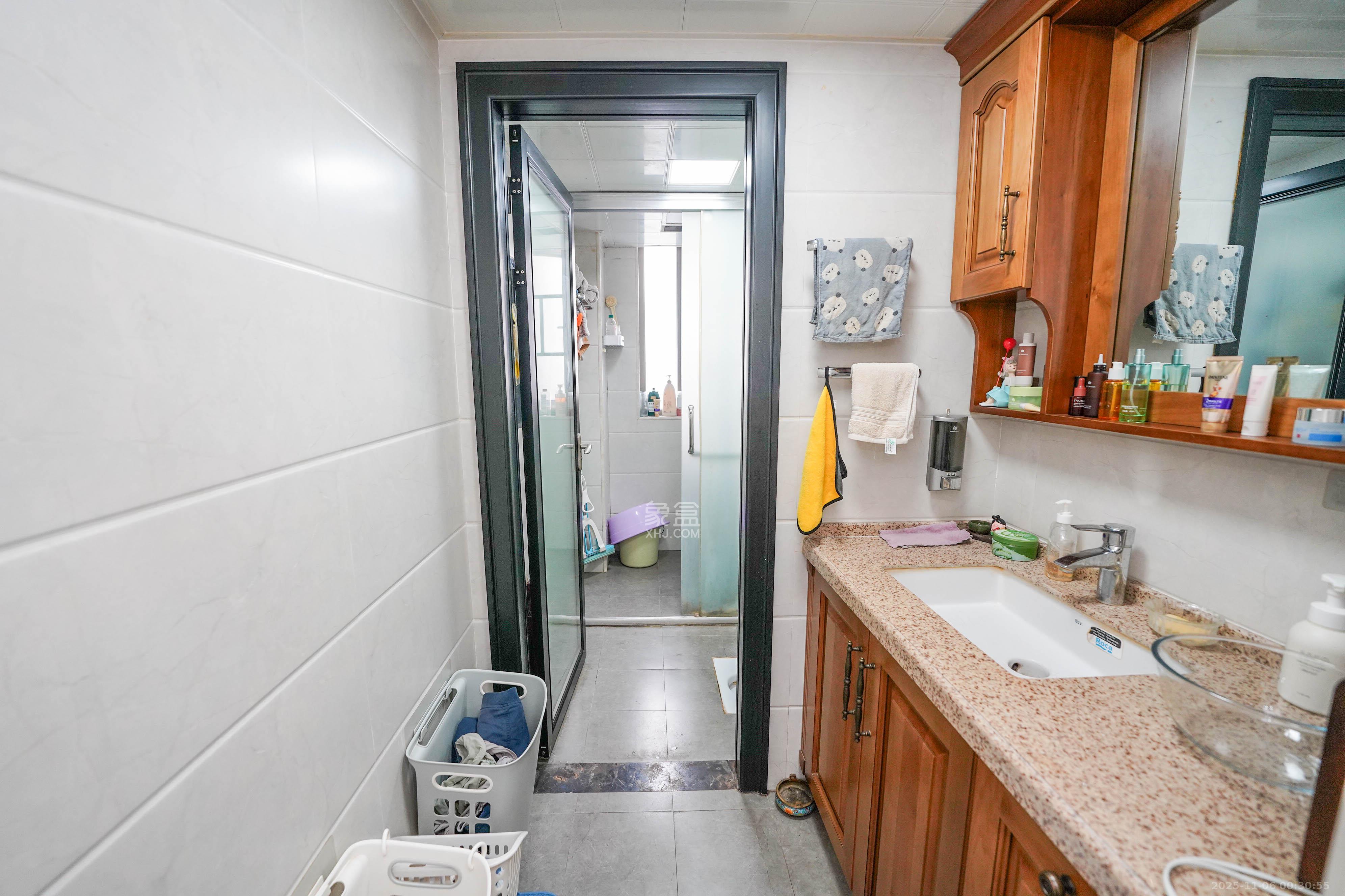 怡海星城  3室2厅2卫    75.0万卫生间