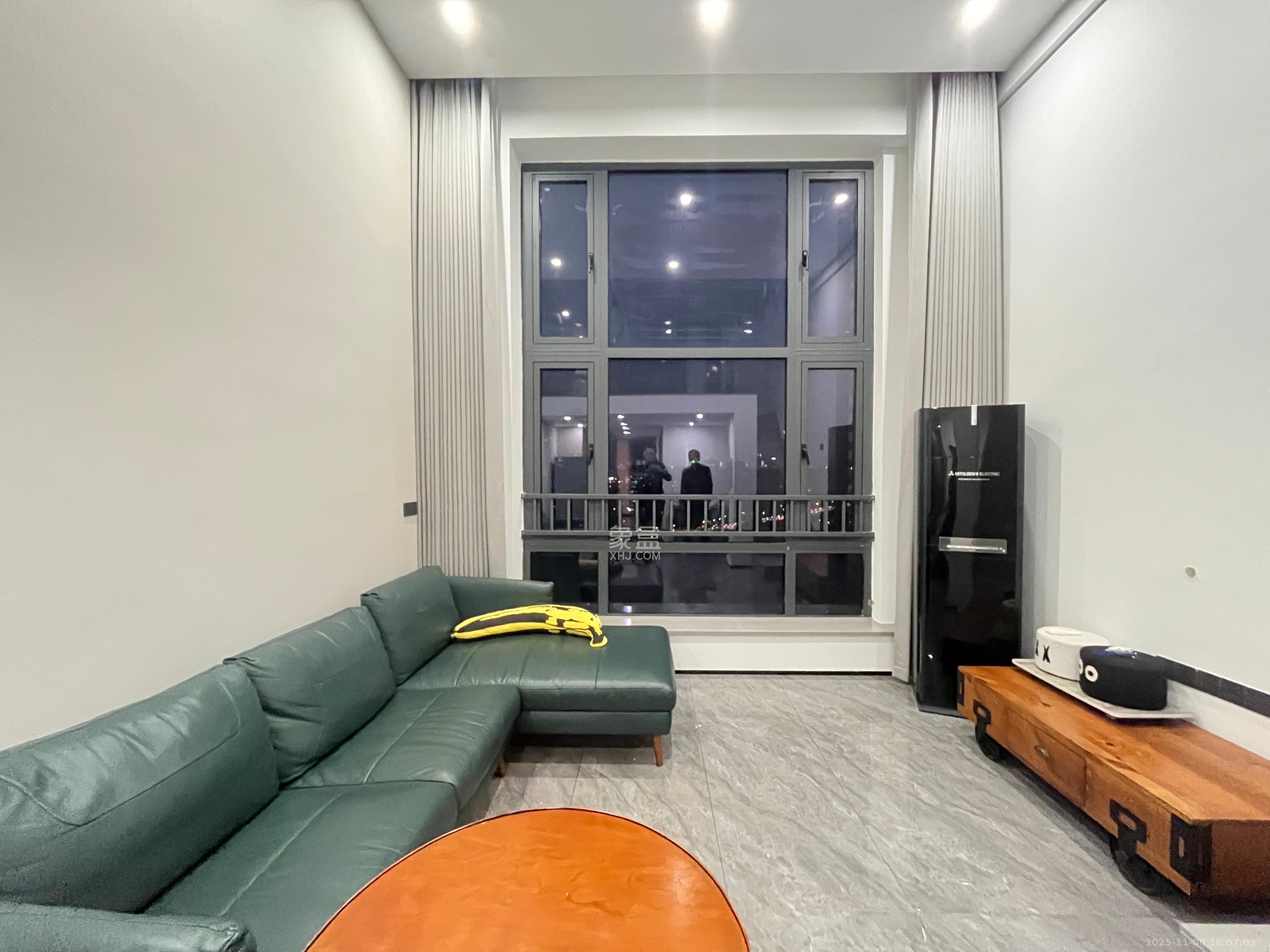 藏珑湖上公馆  2室1厅2卫    2400.0元/月